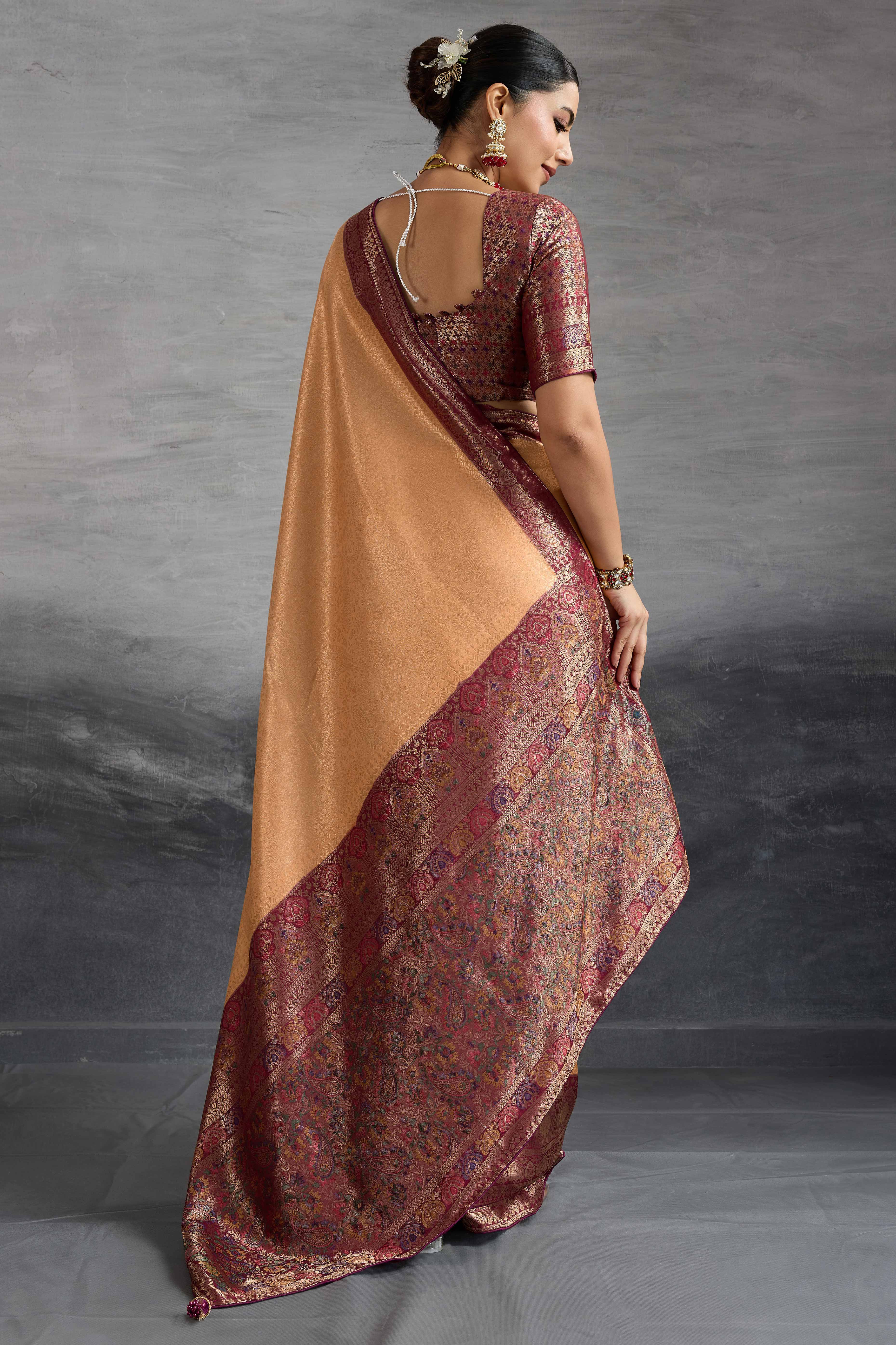 Peach Kanjivaram Silk Saree In Kadiyal Style Zari Weaving With Ornate Meenakari Pallu