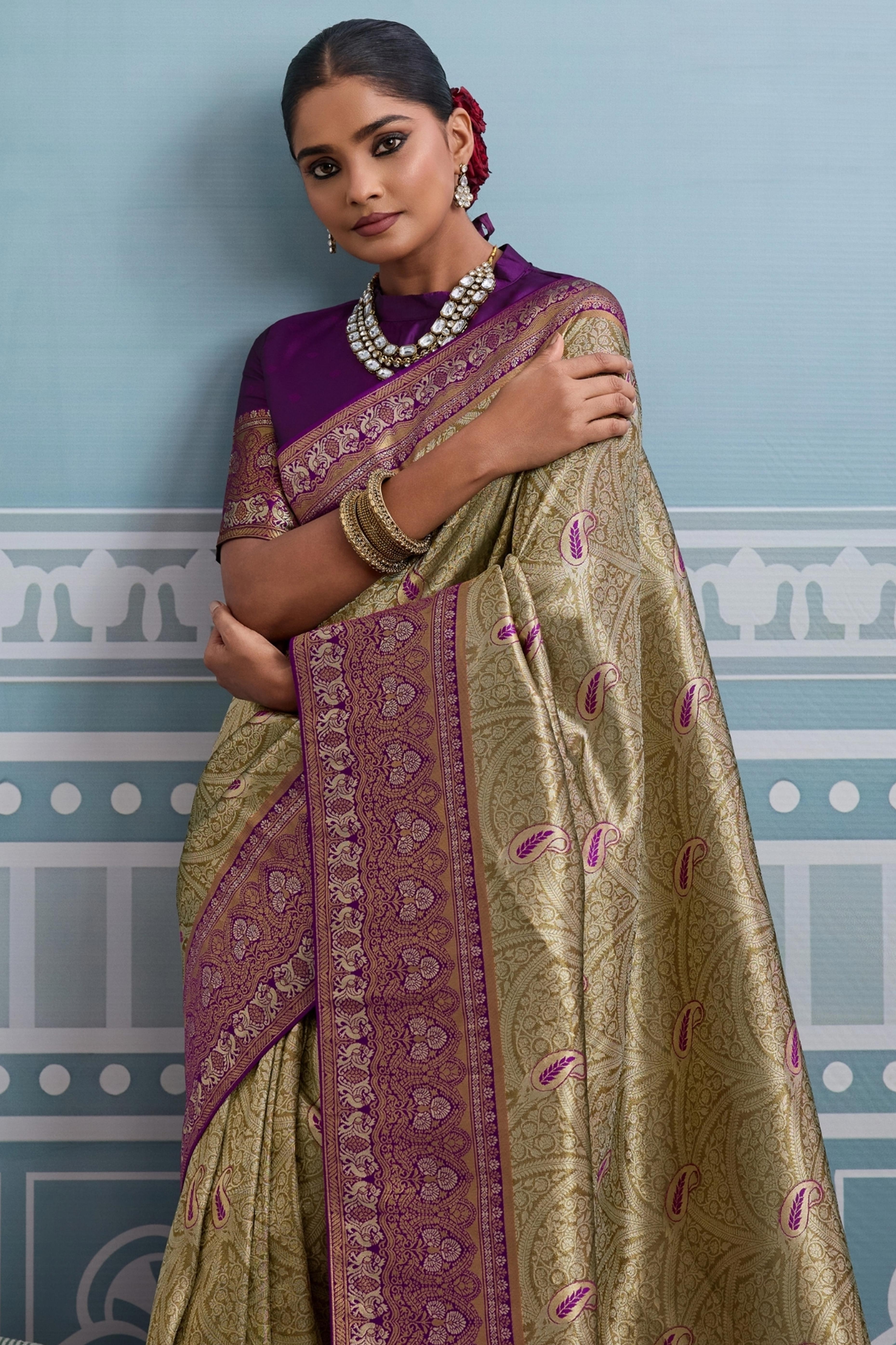 Green Soft Kanjivaram Silk Saree with Classic Zari Weaving for Elegant Styling