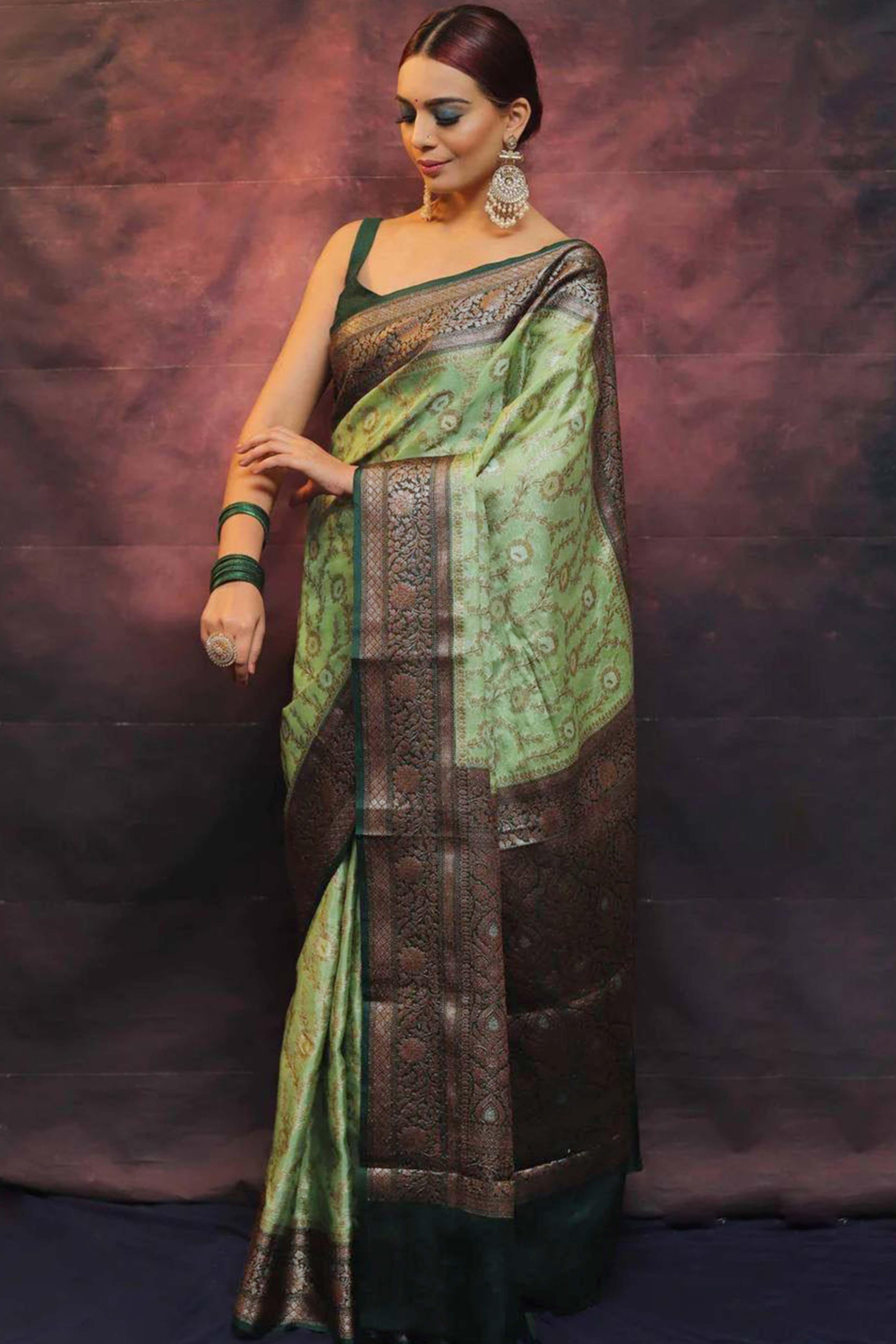 Elegant Green Floral Zari Woven Lichi Banarasi Silk Saree With Intricate Detailing