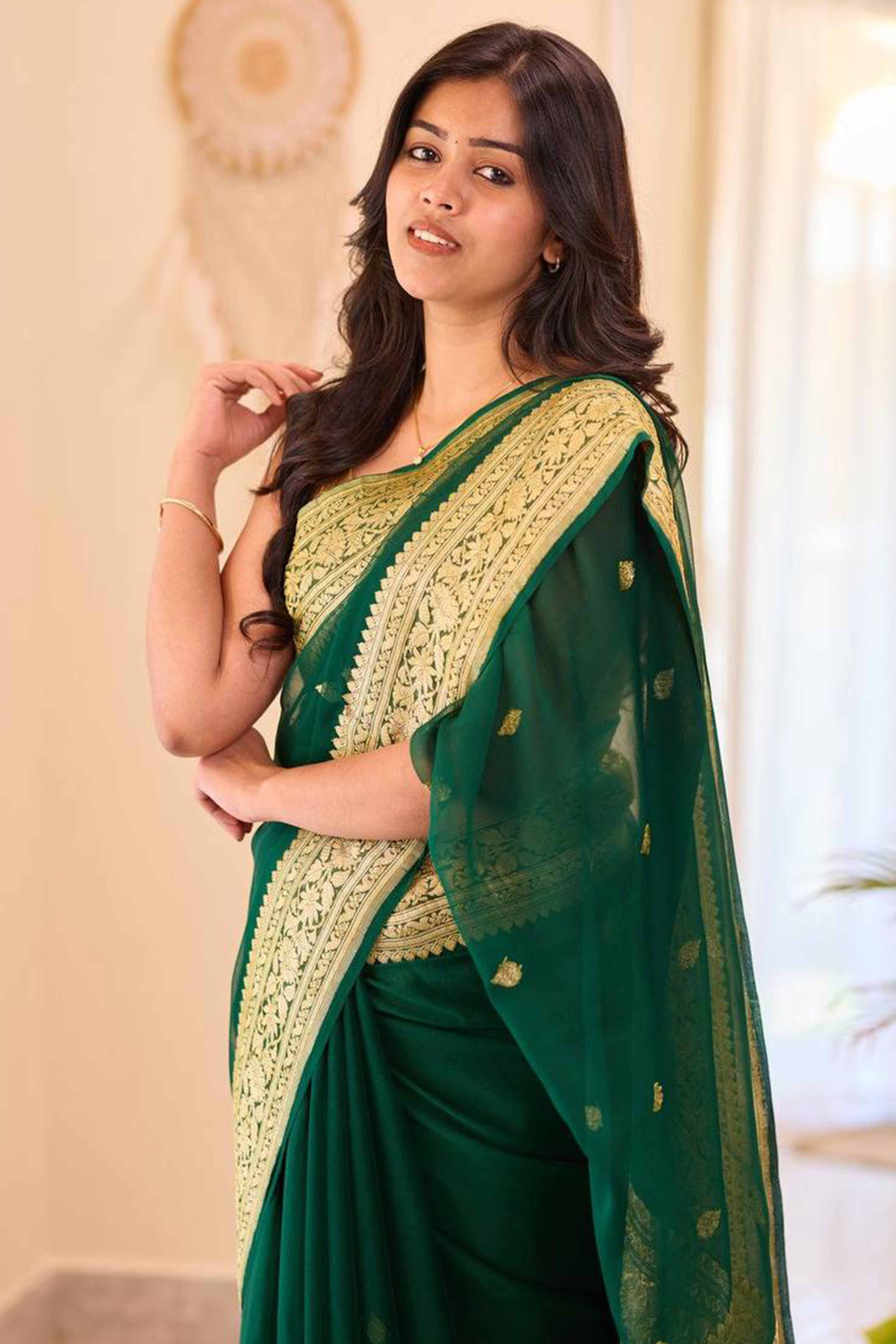 Sophisticated Dark Green Linen Saree with Traditional Butti Zari Weaving