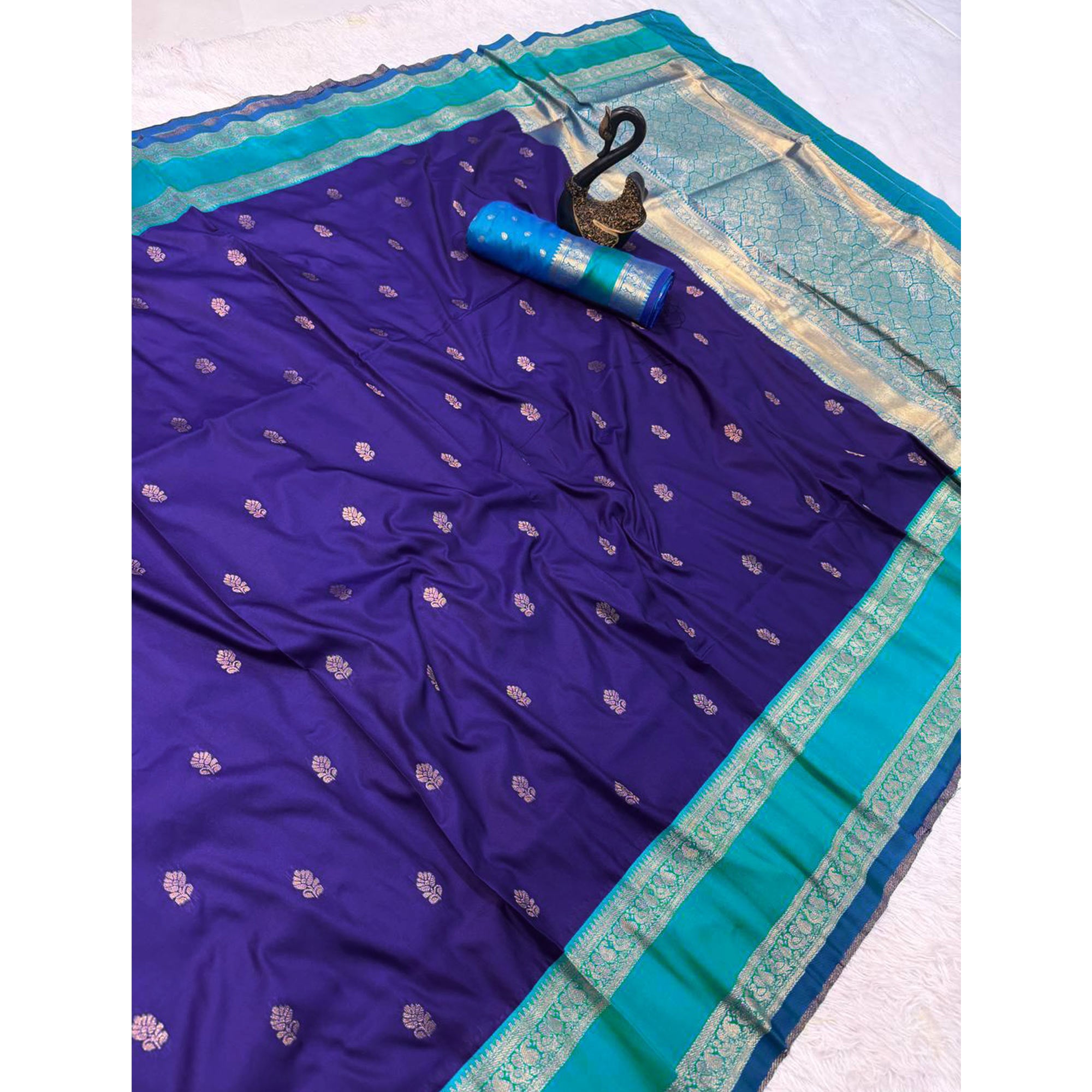Royal Blue Zari Butti Woven Kanjivaram Silk Saree Designed for a Luxurious Heritage Style