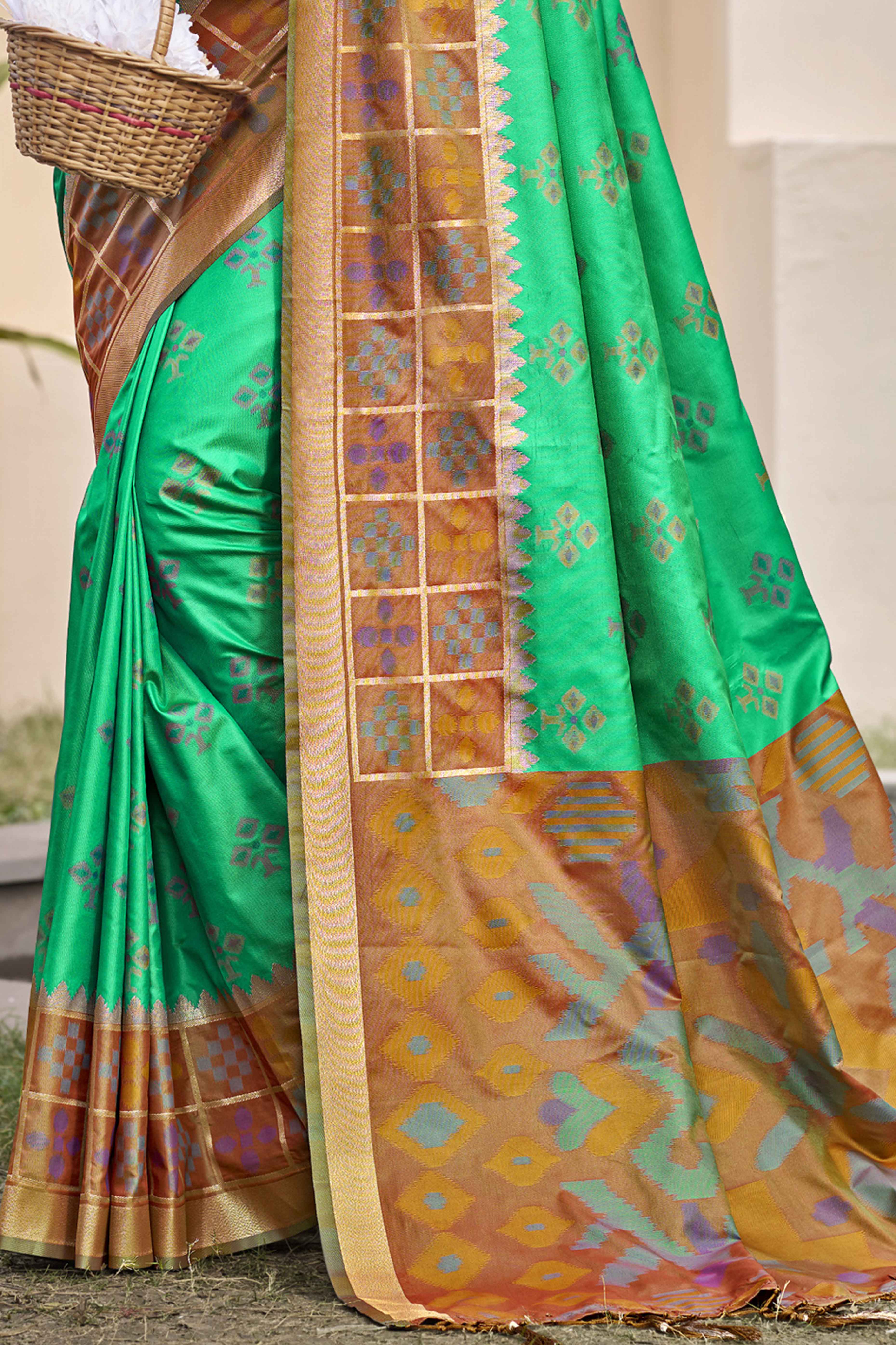 Rama Green Woven Cotton Silk Saree With Tassels