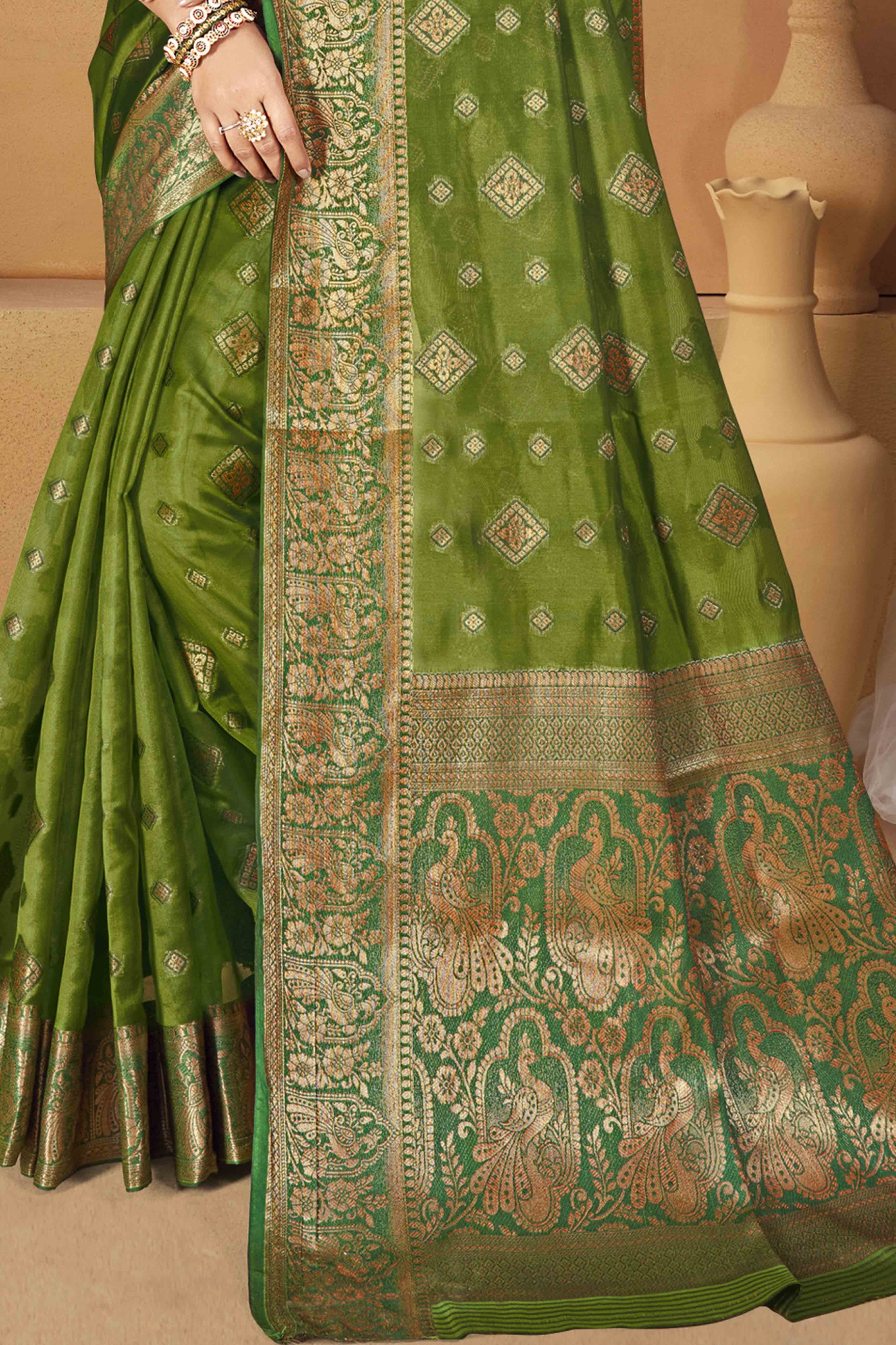 Green Floral & Peacock Pattern Zari Woven Banarasi Silk Saree
