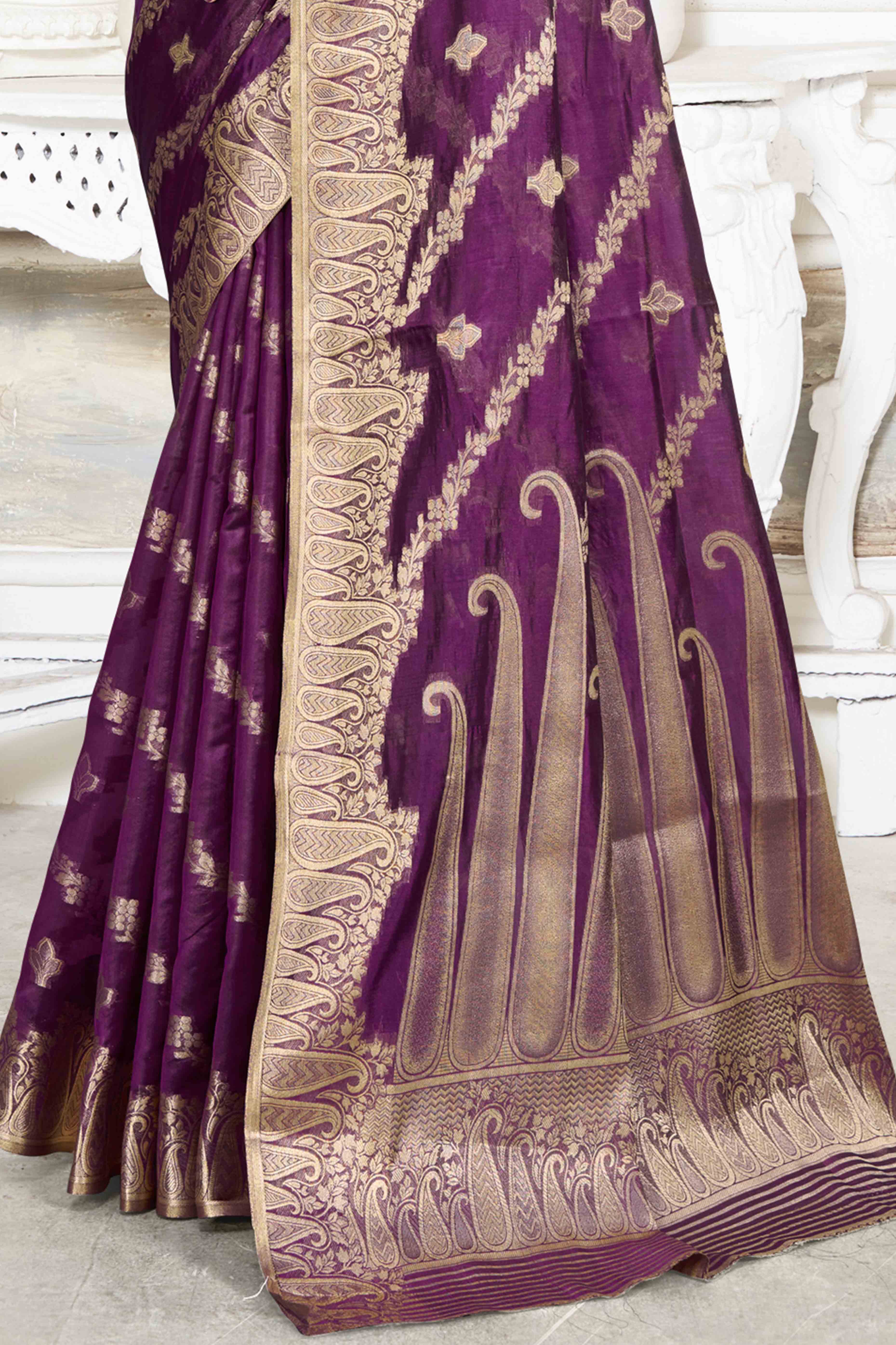 18Wine Floral With Paisley Pattern Zari Woven Organza Saree