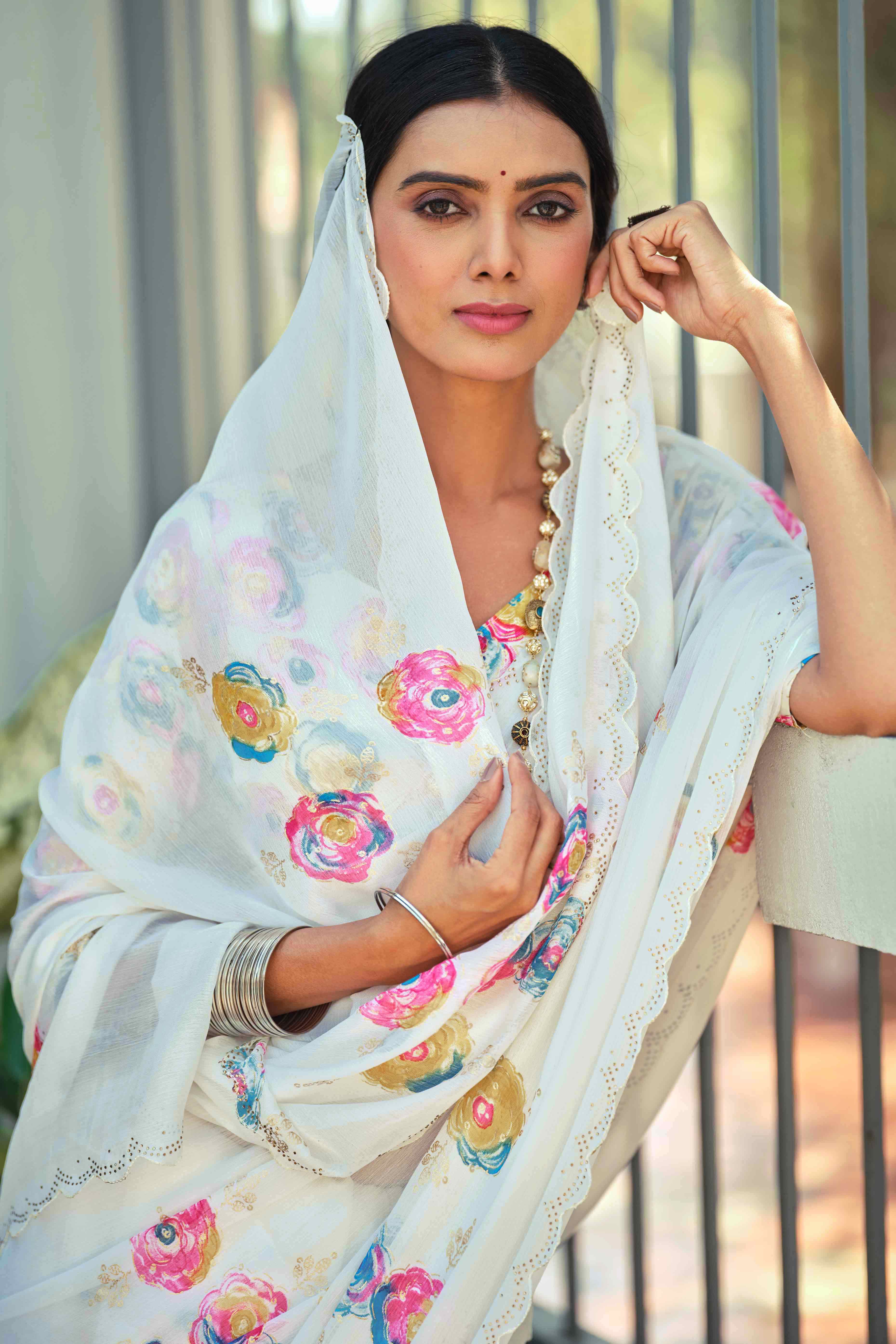 Elegant White Chiffon Saree with Floral and Foil Print Detailing