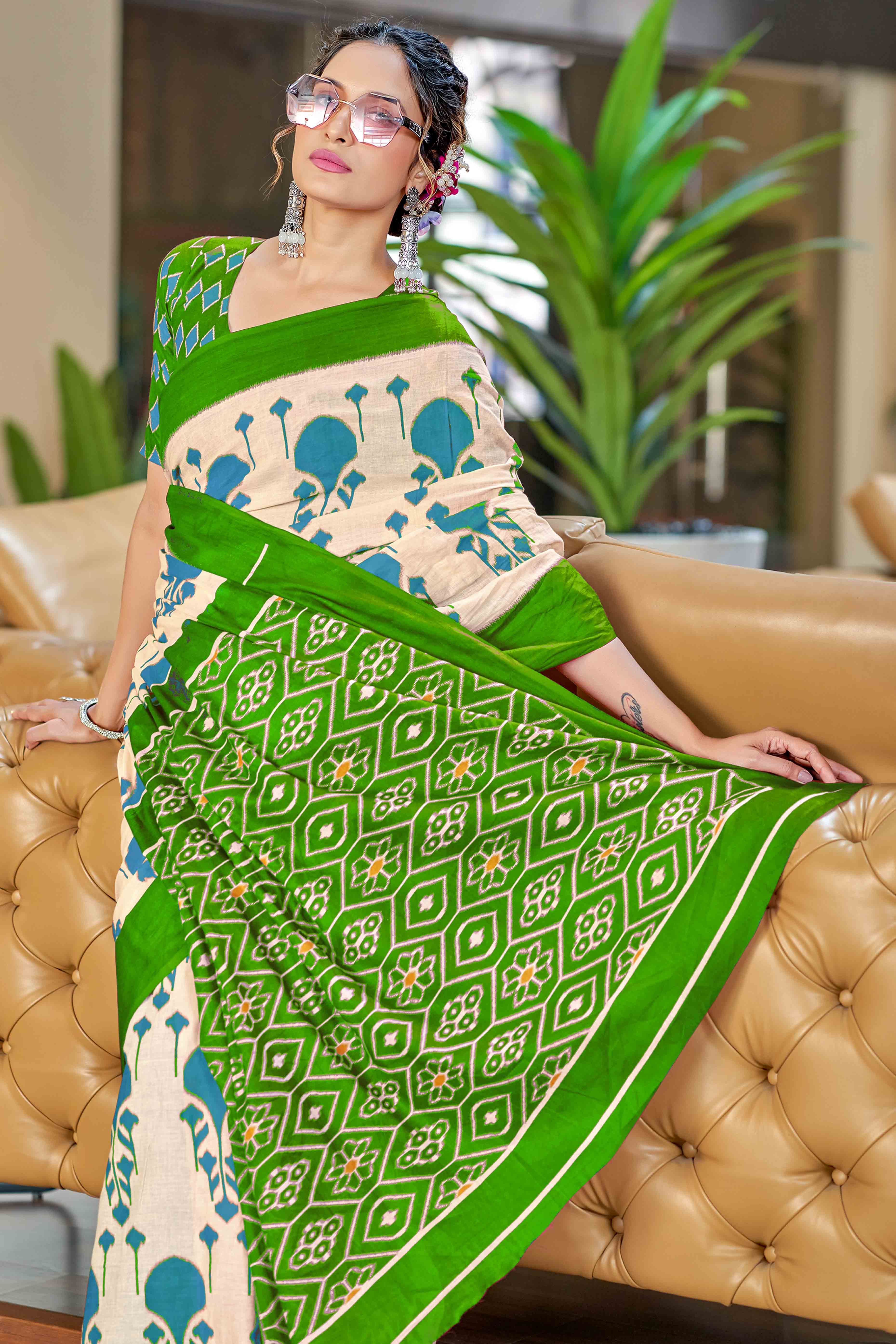 Cream & Parrot Green Abstract Printed Soft Pure Cotton Saree