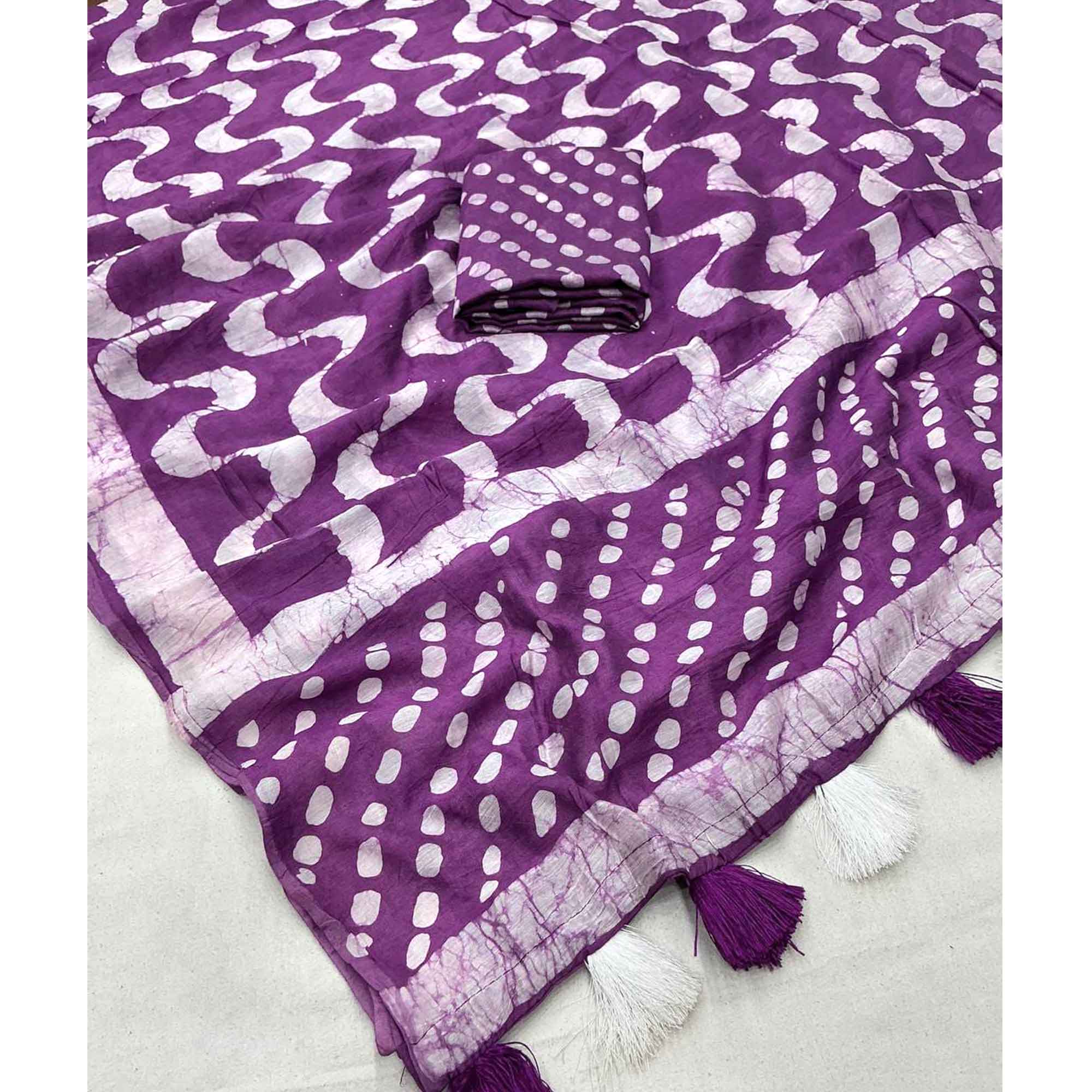 Lavender Linen Saree With Vibrant Zig Zag Digital Print & Trendy Tassel Pallu