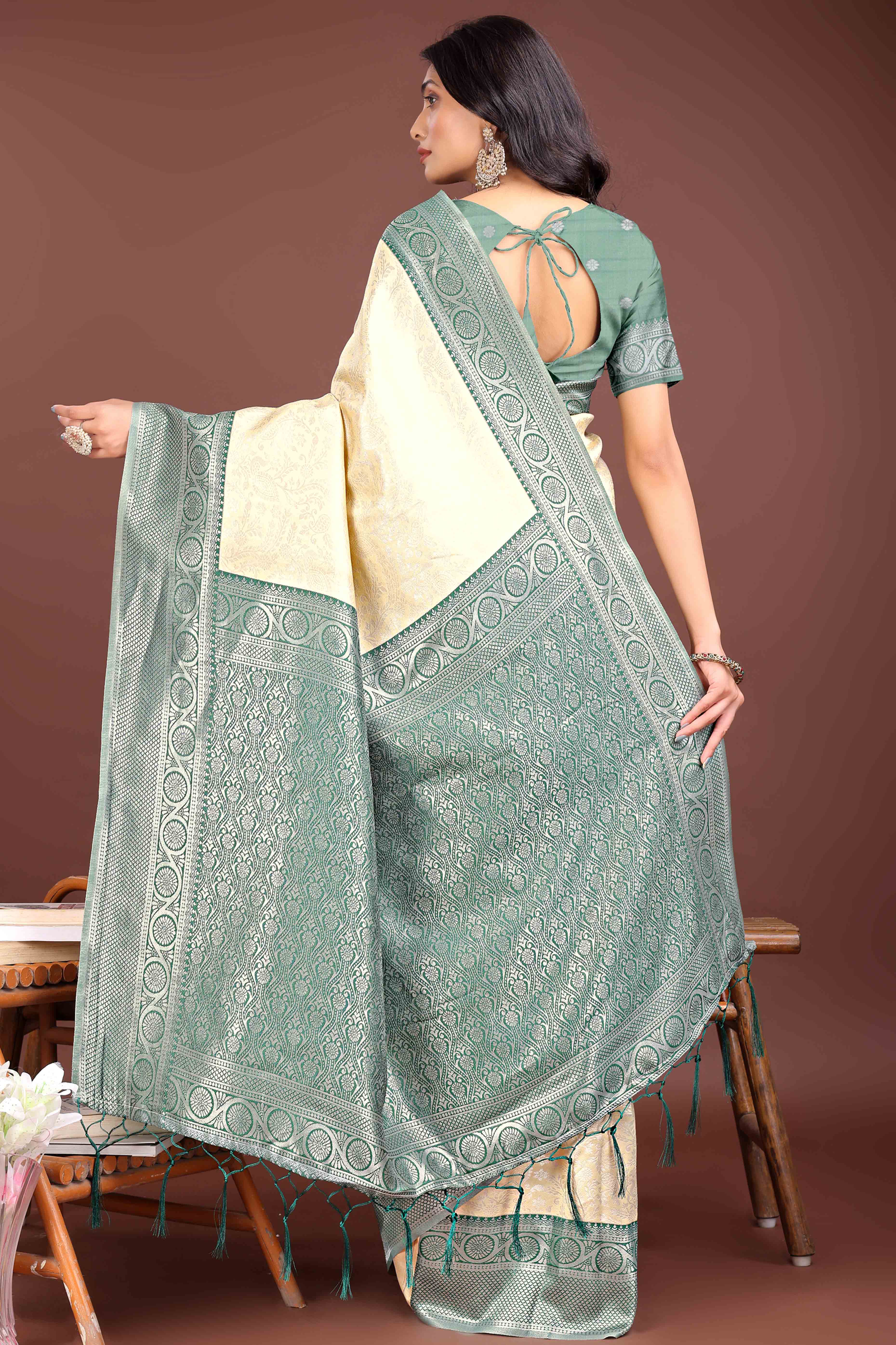 Cream Floral Zari Weaving Lichi Cotton Silk Saree With Tassel Border