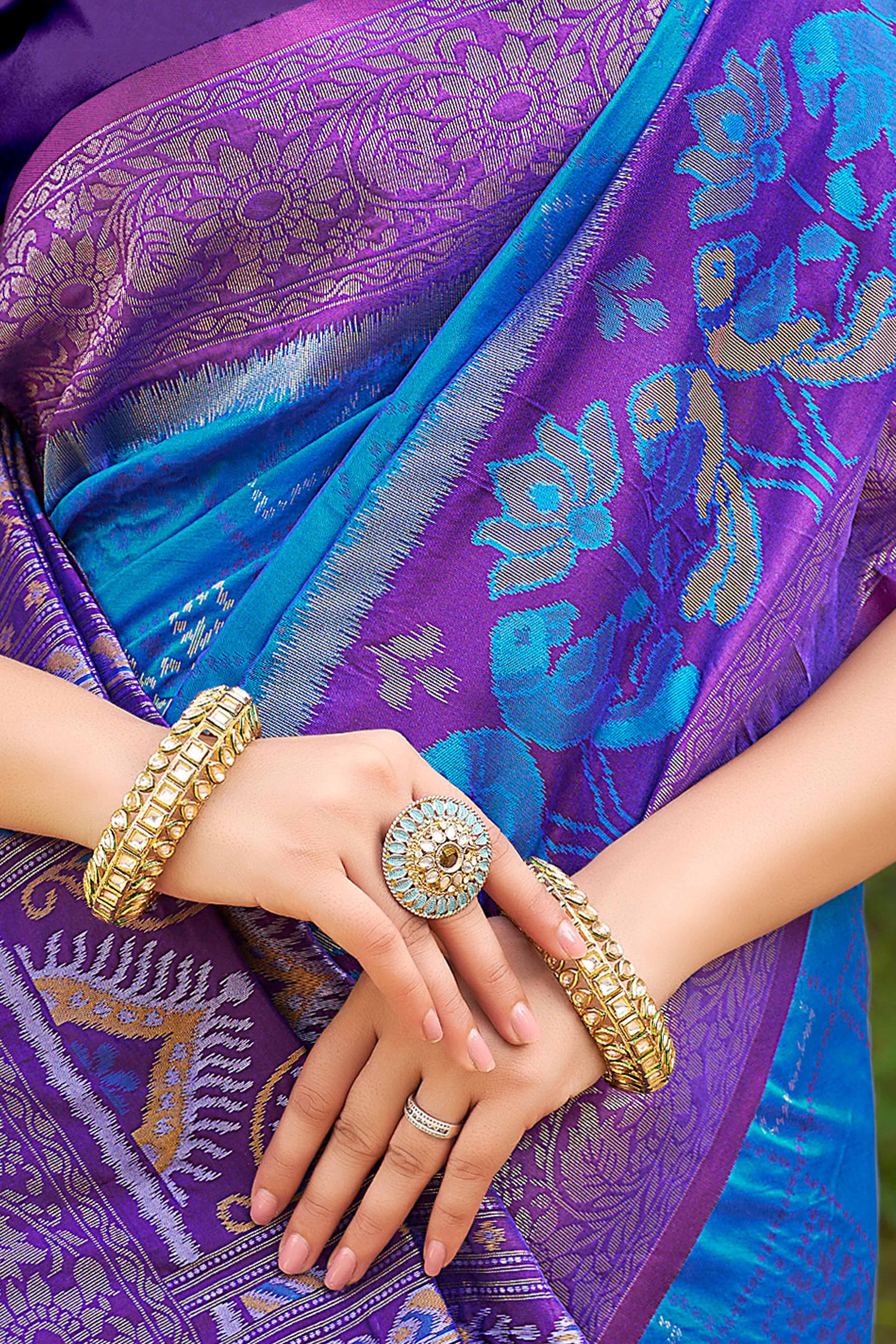 Graceful Blue Pochampally Silk Blend Saree Adorned With Floral Weaving & Stylish Tassel Pallu