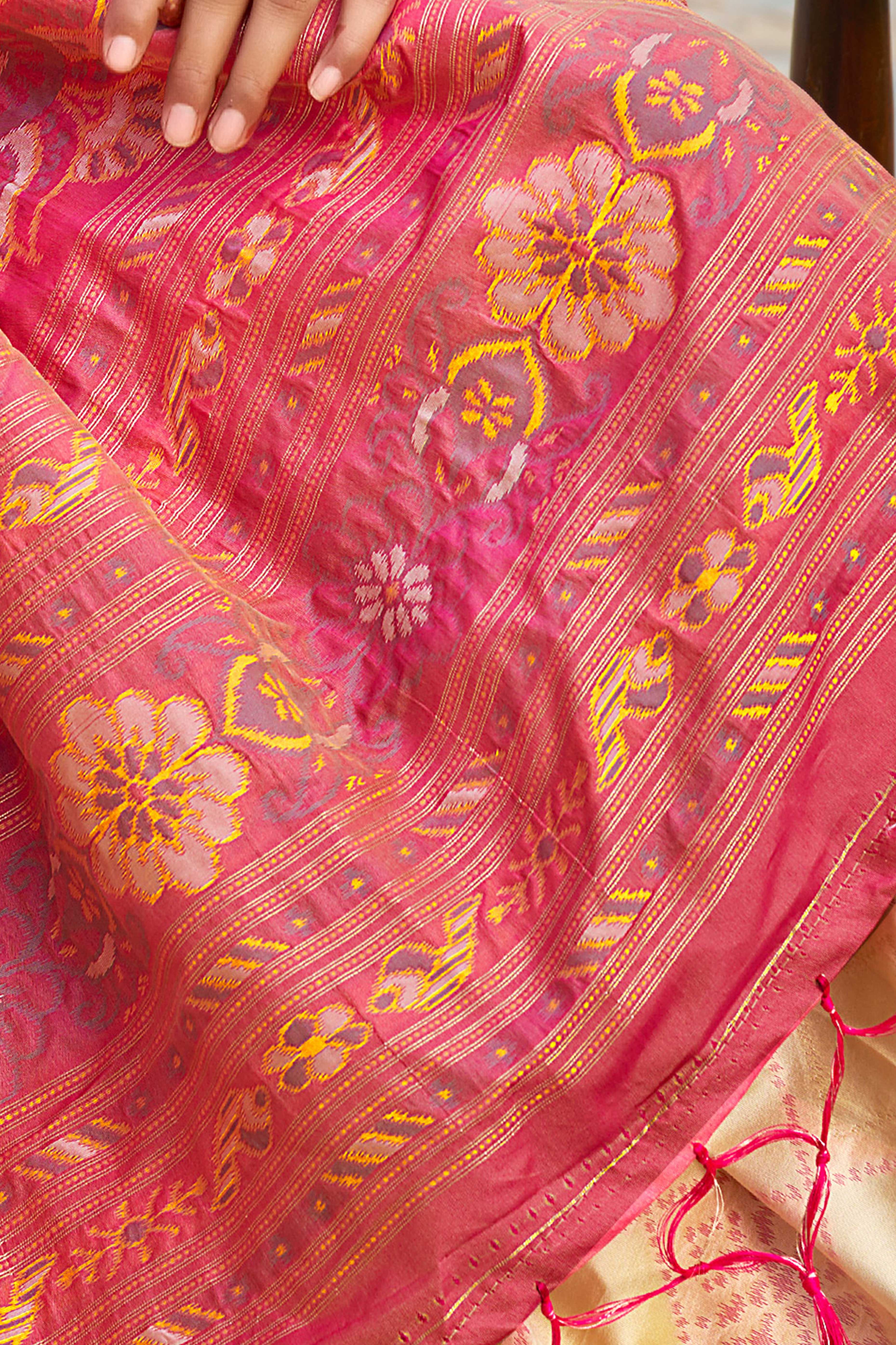 Graceful Cream Pochampally Silk Blend Saree Adorned With Floral Weaving & Stylish Tassel Pallu