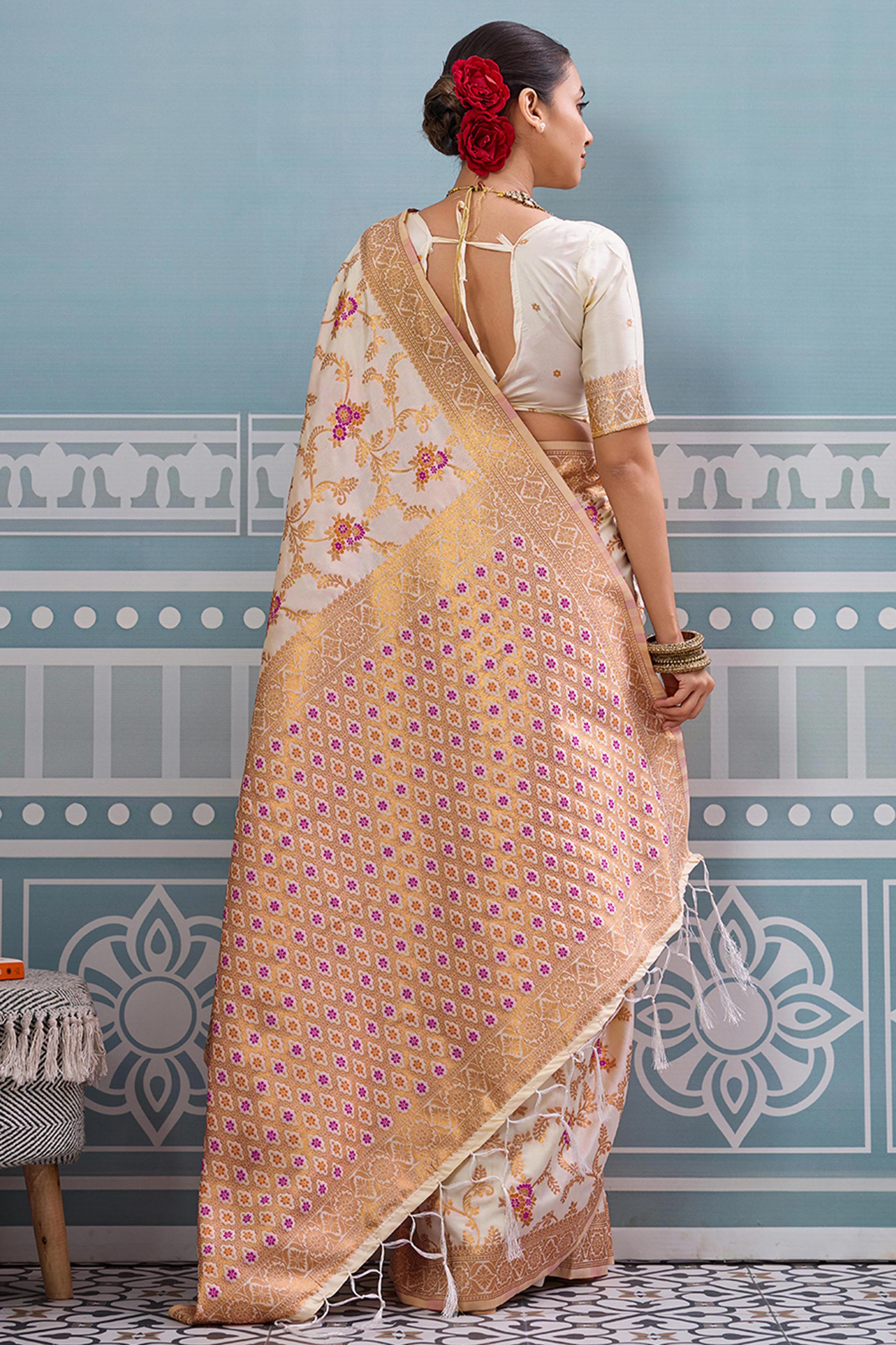 Majestic Bloom Cream Floral Zari Weaving Silk Blend Saree With Elegant Tassel Pallu