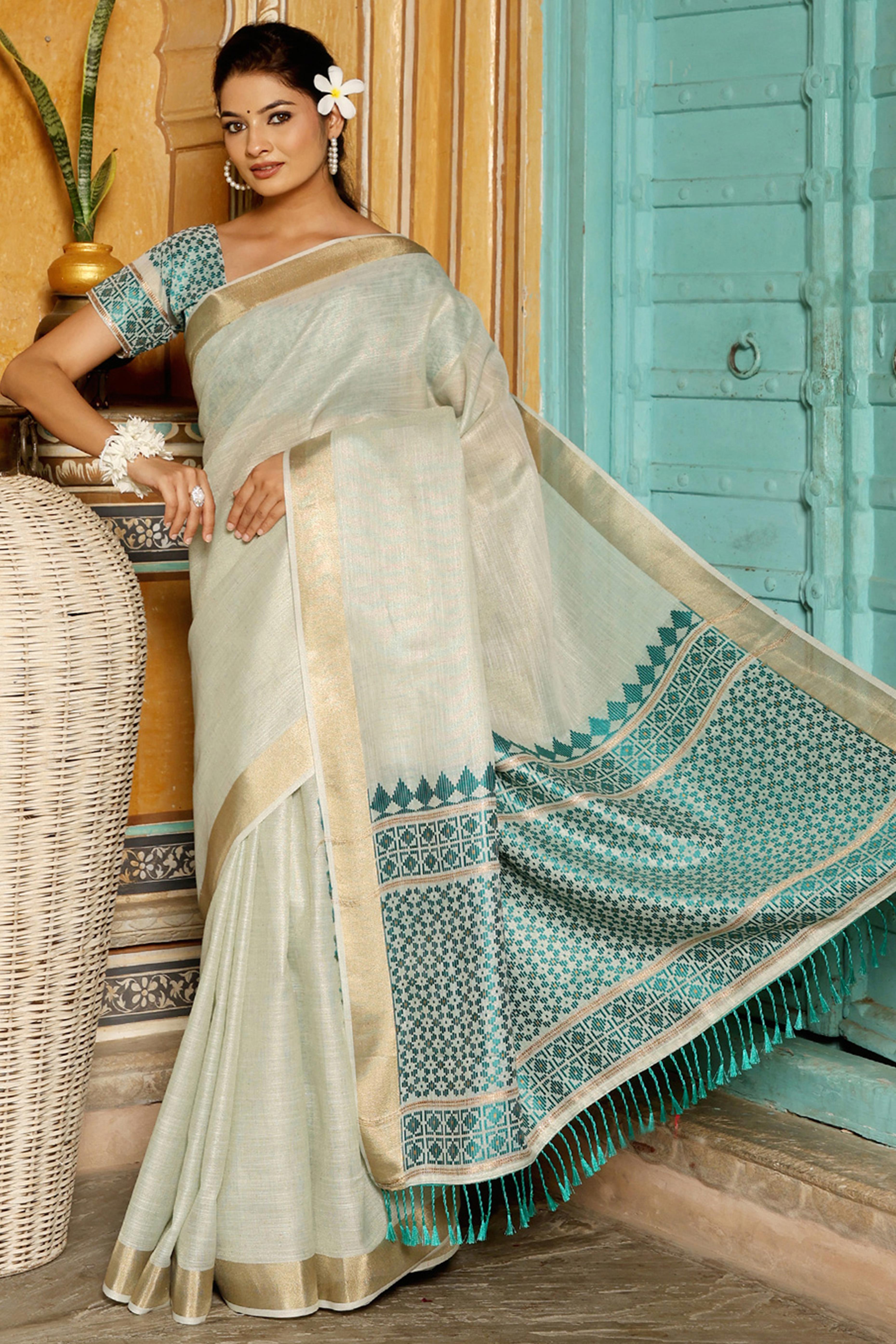 Minimalist Cream Linen Saree with Elegant Rama Green Pallu in Handloom Weave Look