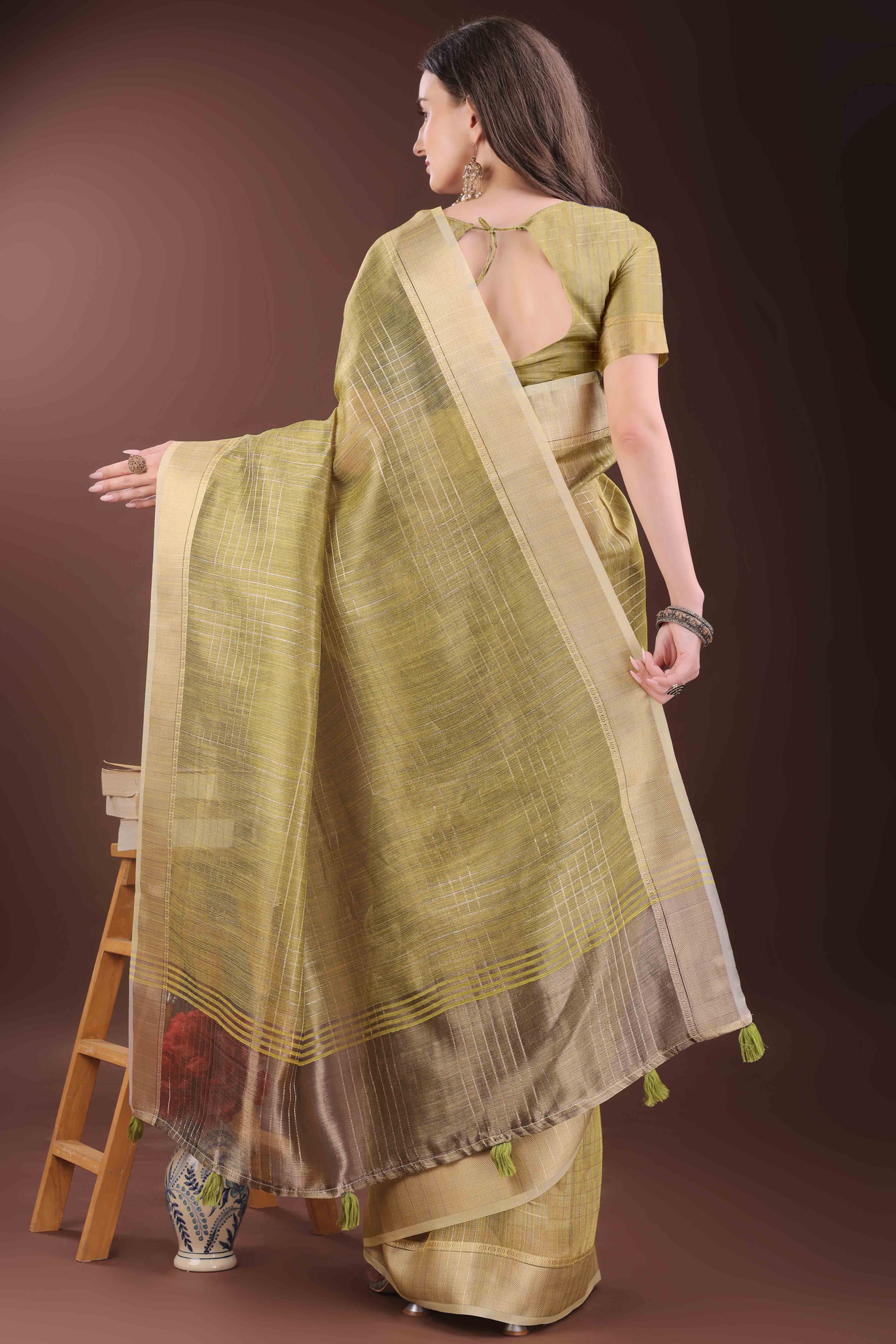 Mehendi Green Organza Saree With Zari Weaving Check Patterns & Elegant Tassel Accents