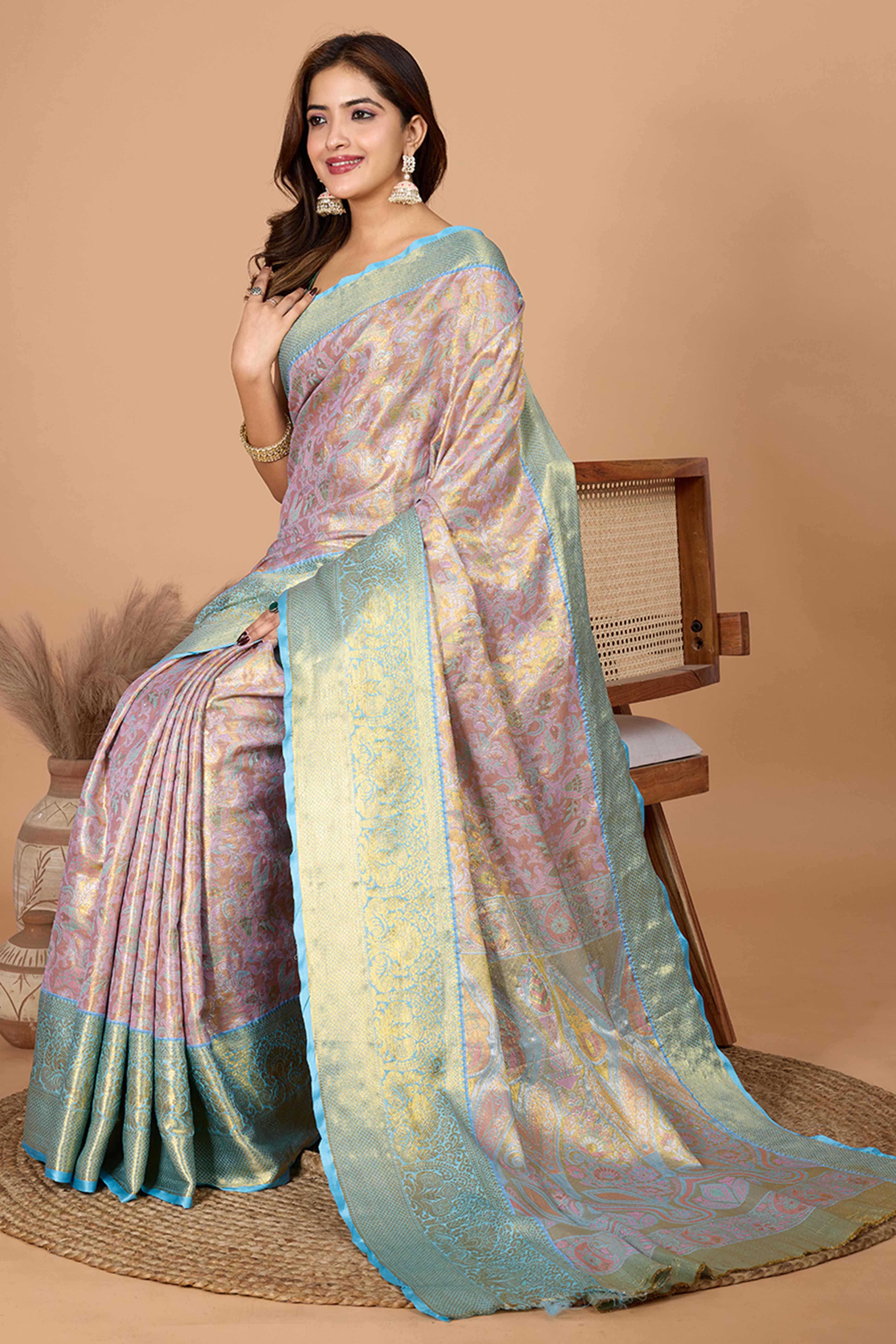 Pink Kanjivaram Silk Saree Adorned With Exquisite Floral Zari Weaving