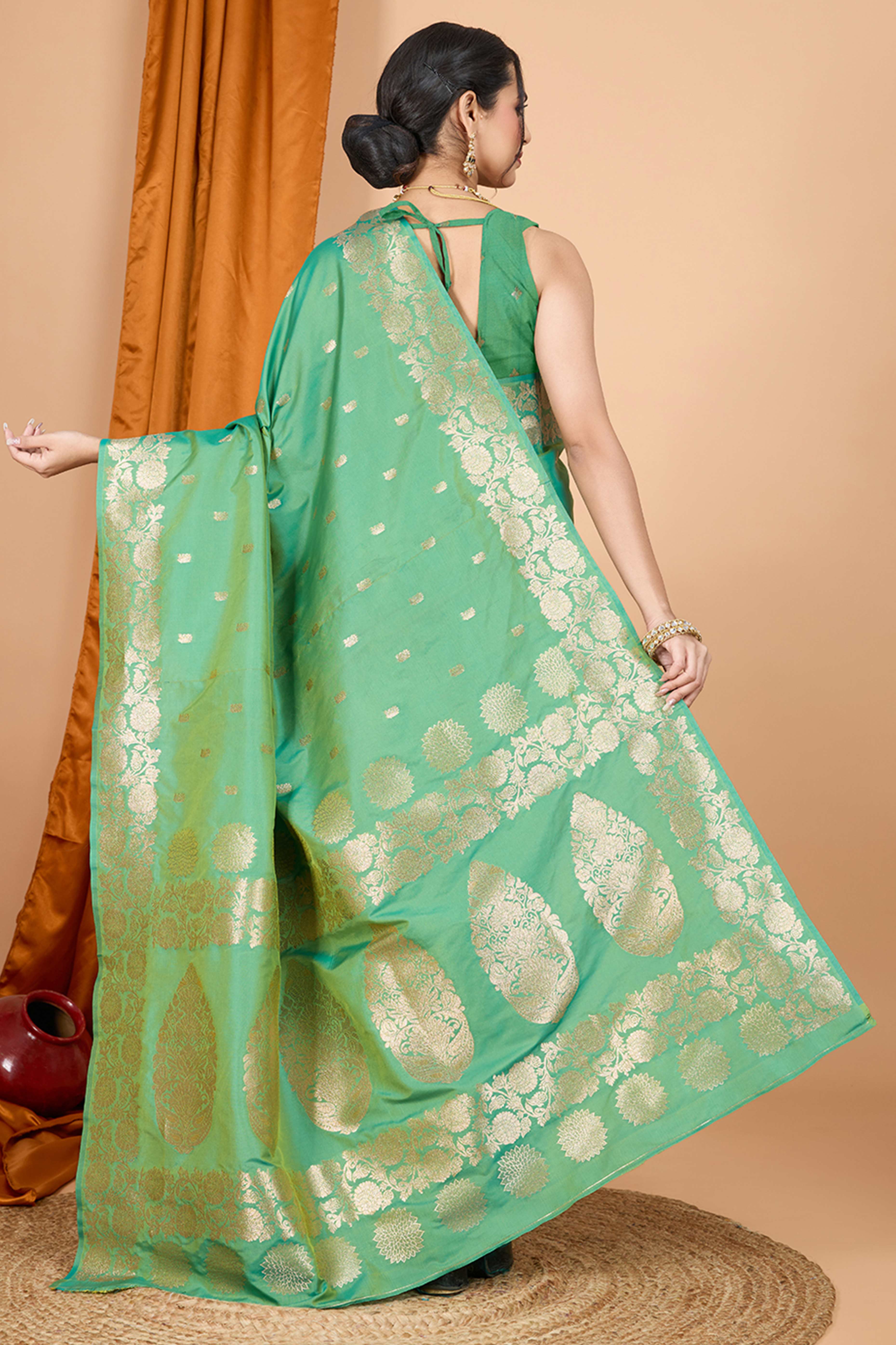 Rama Green Banarasi Silk Saree With Intricate Floral Zari Weaving