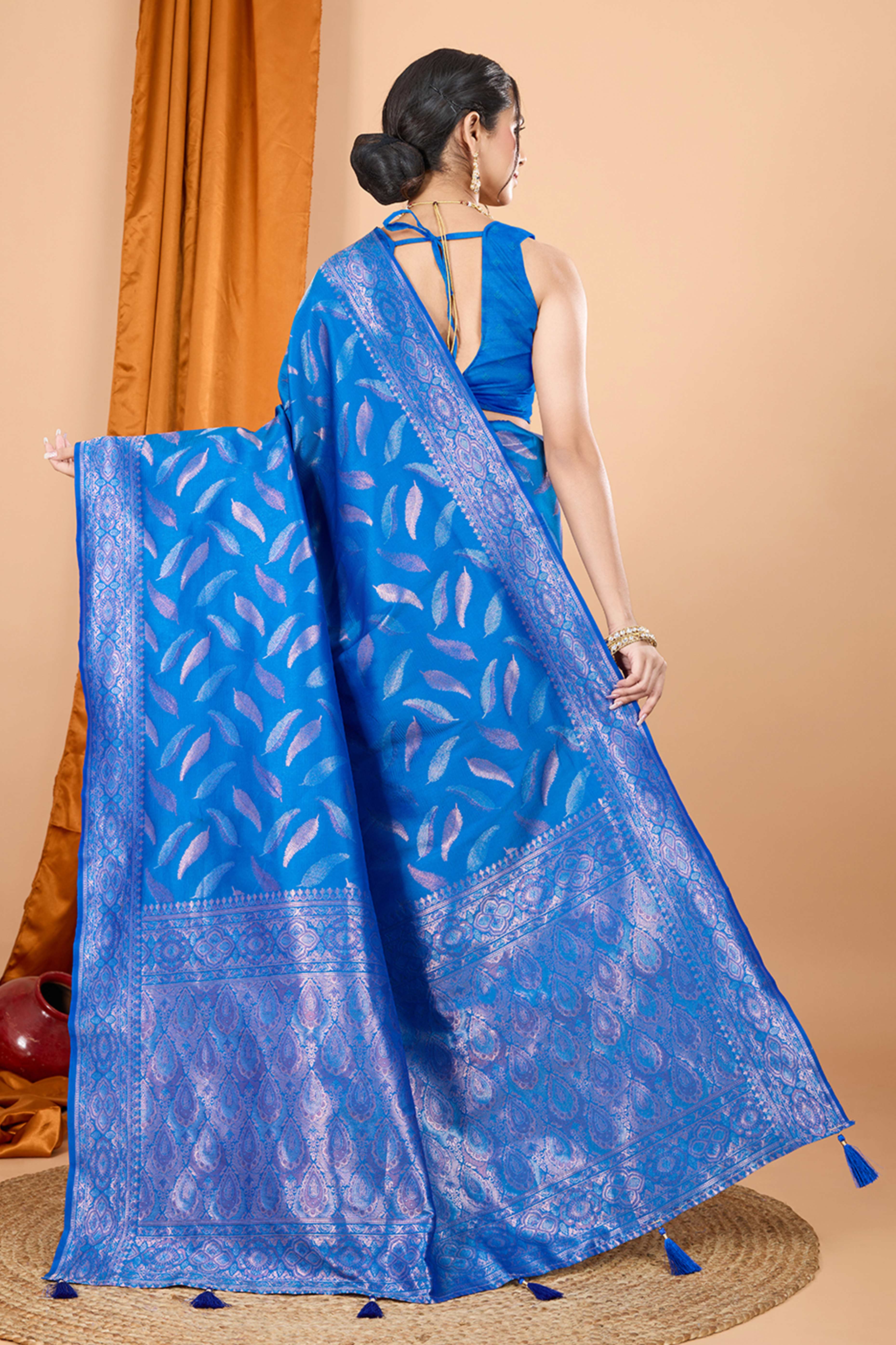 Blue Pure Silk Saree With Intricate Leaf Pattern Zari Weaving & Graceful Tassels
