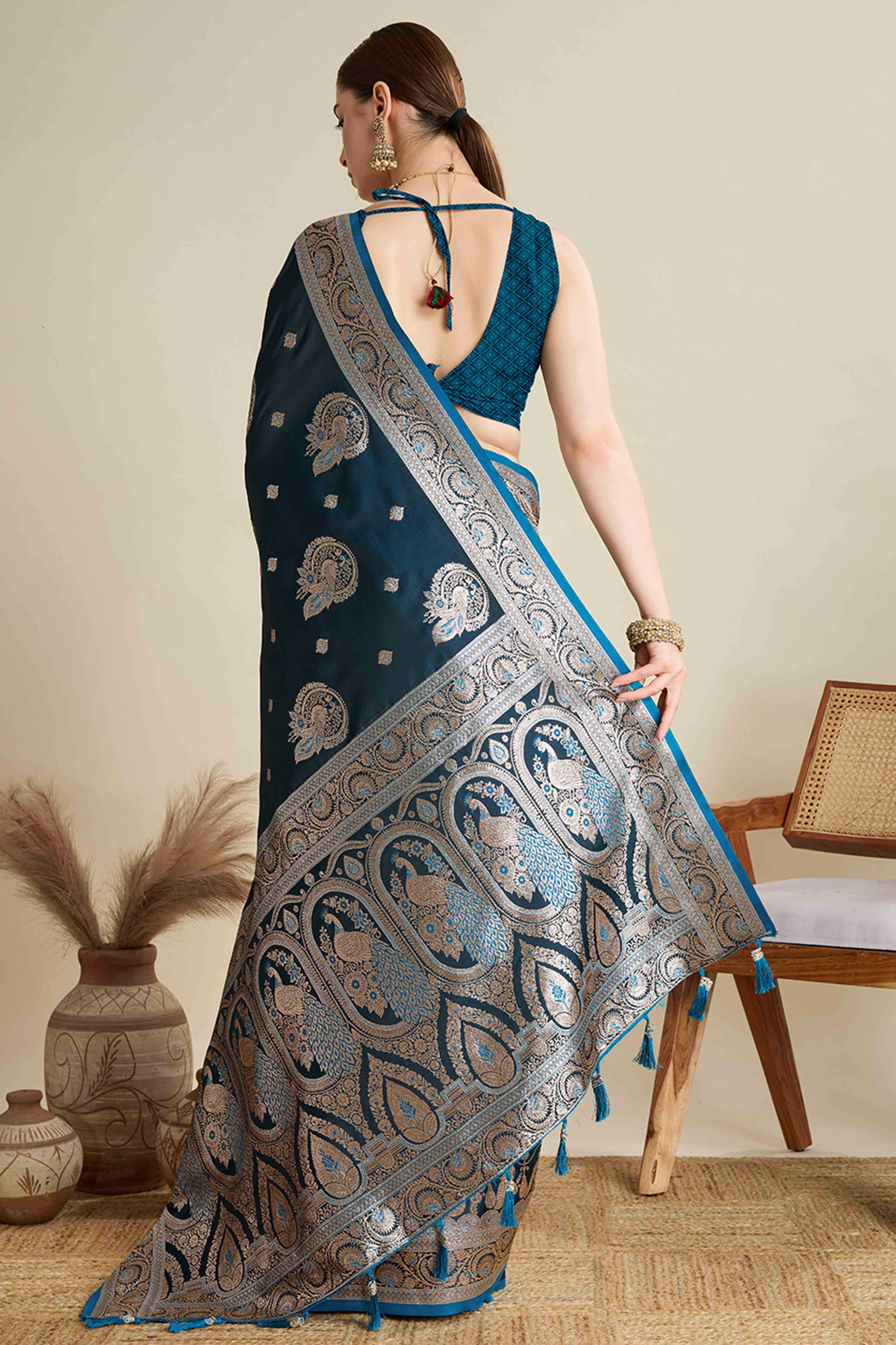 Blue Pure Silk Saree Featuring Traditional Banarasi Zari Weaving Patterns