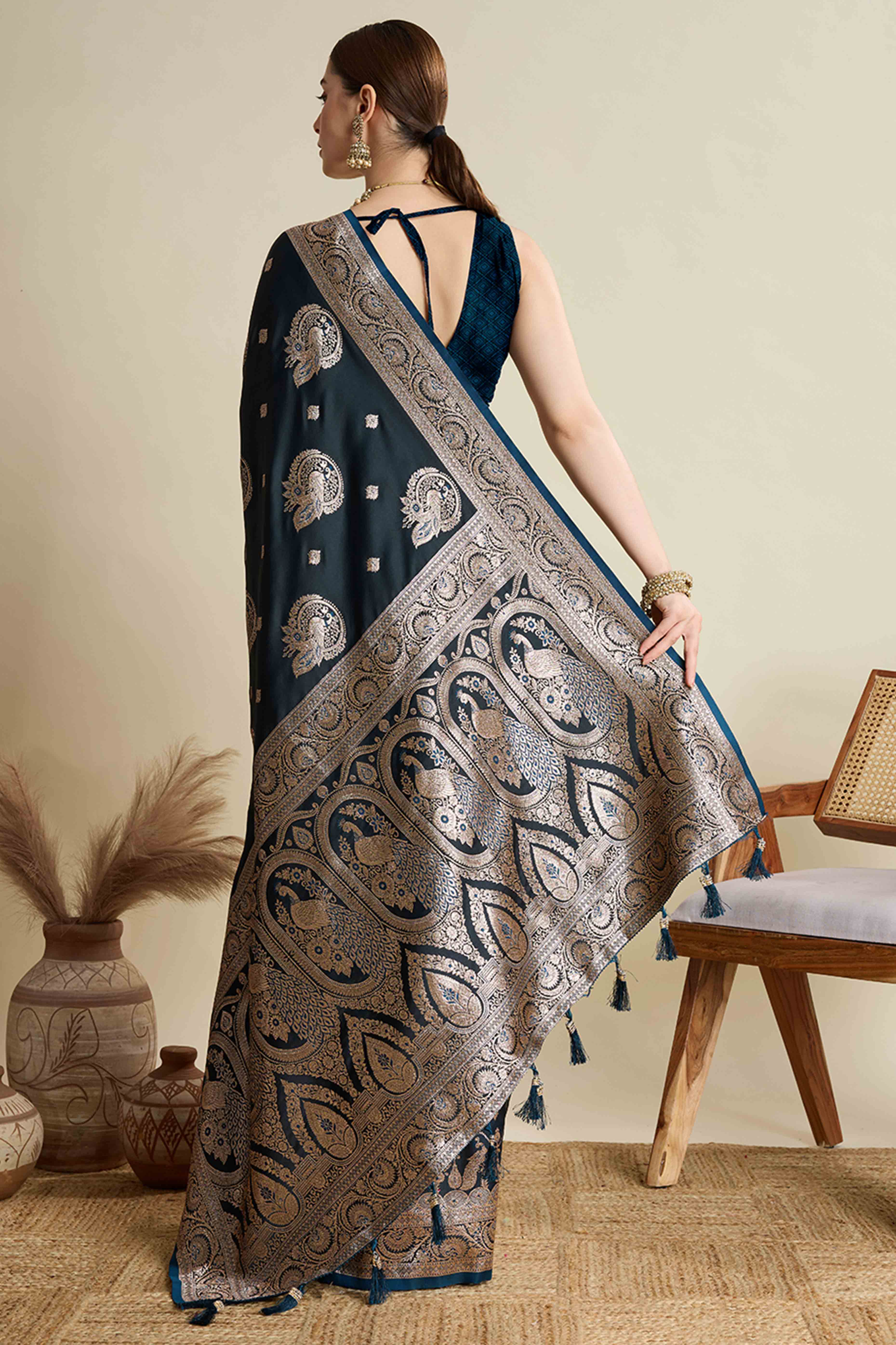 Navy Blue Pure Silk Saree Featuring Traditional Banarasi Zari Weaving Patterns