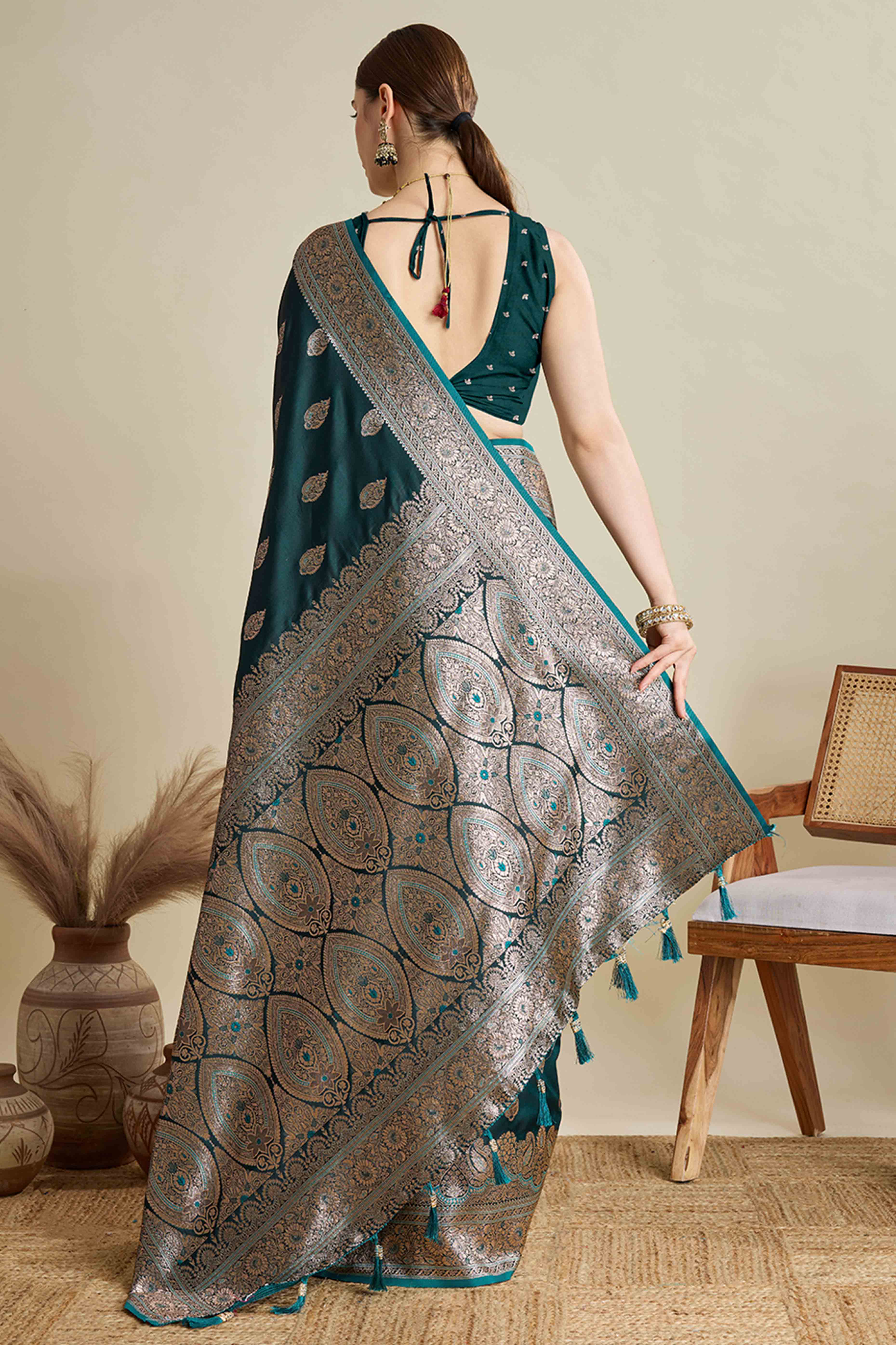Morpich Green Pure Silk Saree Featuring Traditional Banarasi Zari Weaving Patterns