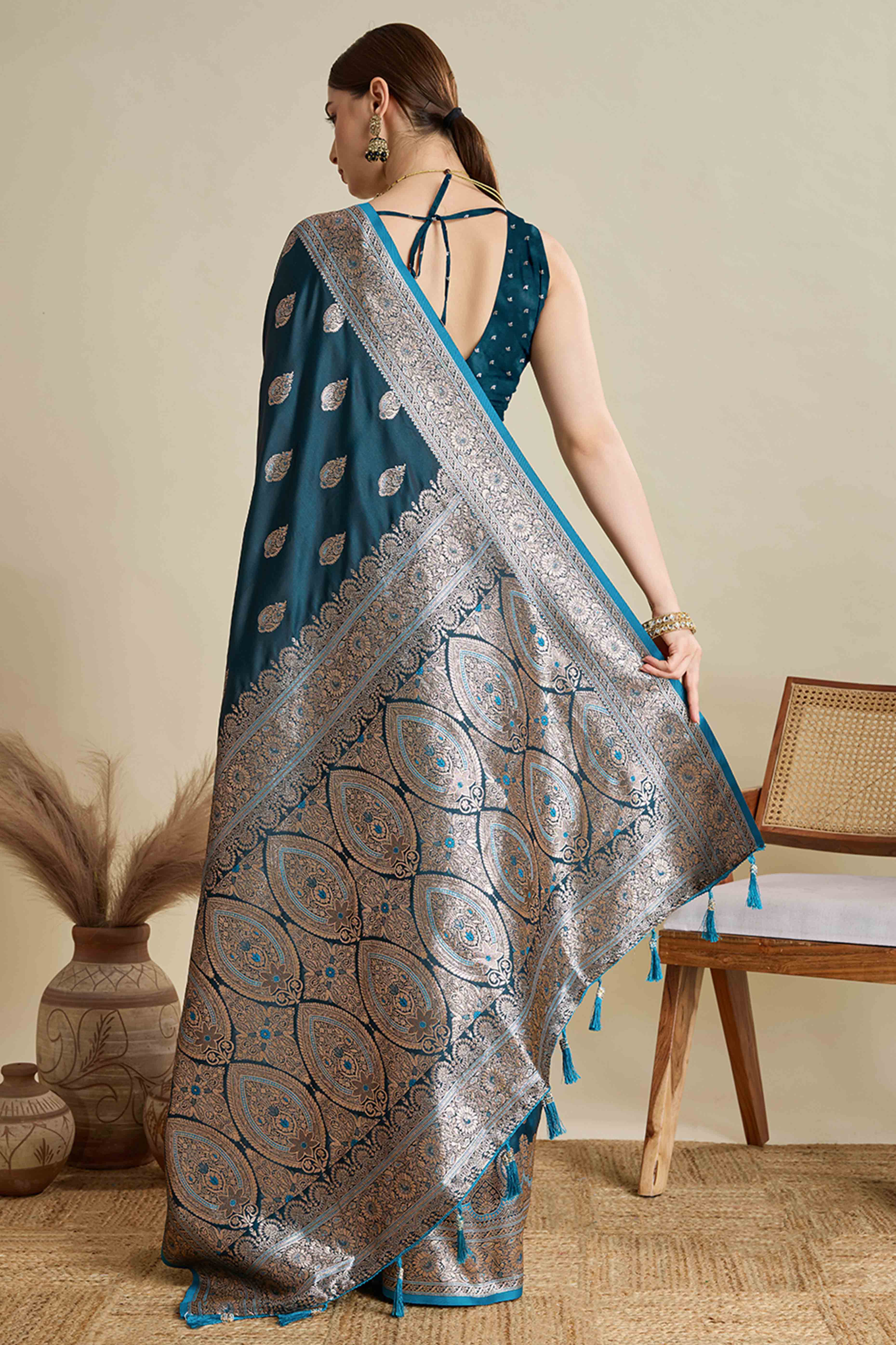 Teal Pure Silk Saree Featuring Traditional Banarasi Zari Weaving Patterns