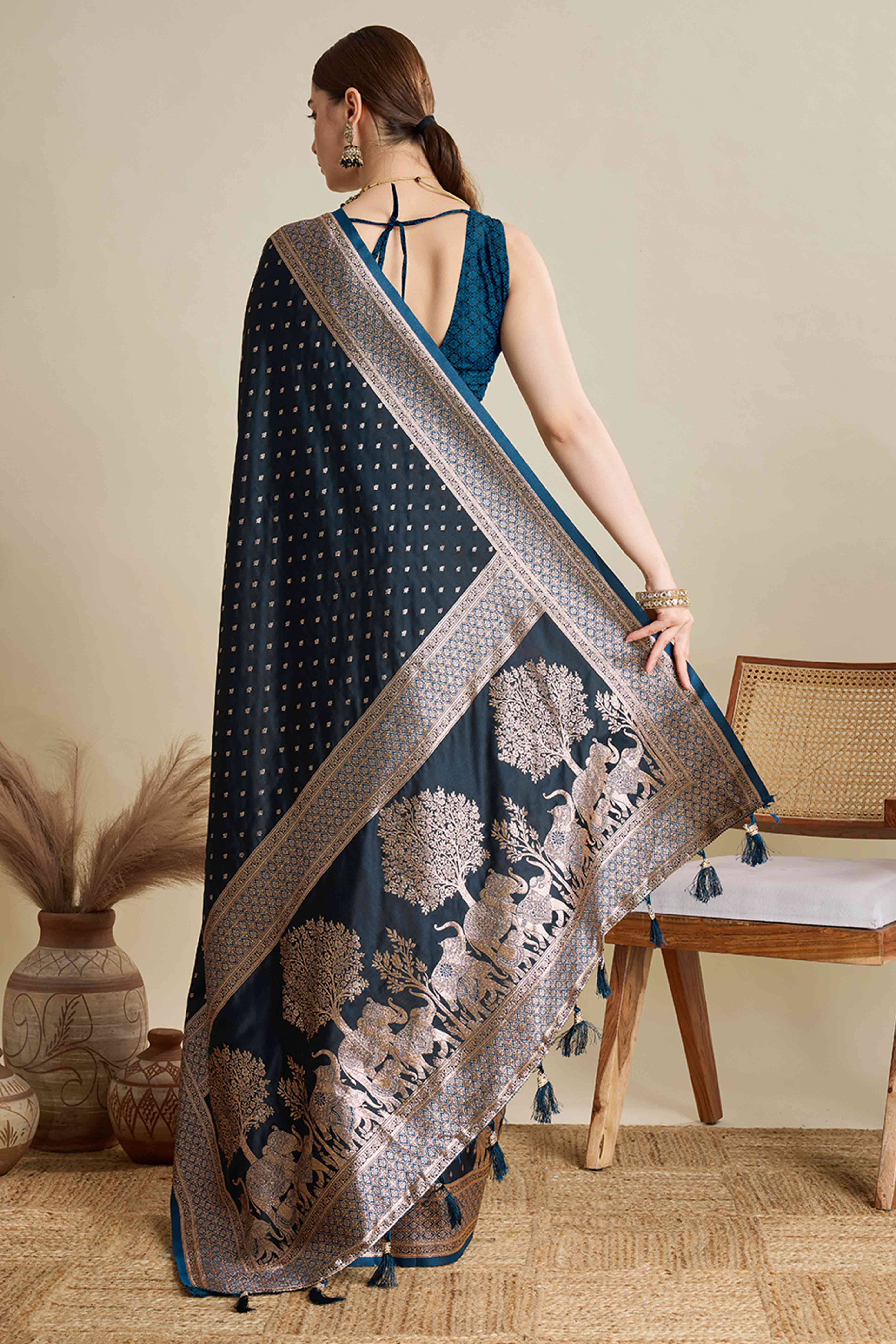 Blue Pure Silk Saree Featuring Traditional Banarasi Zari Weaving Patterns