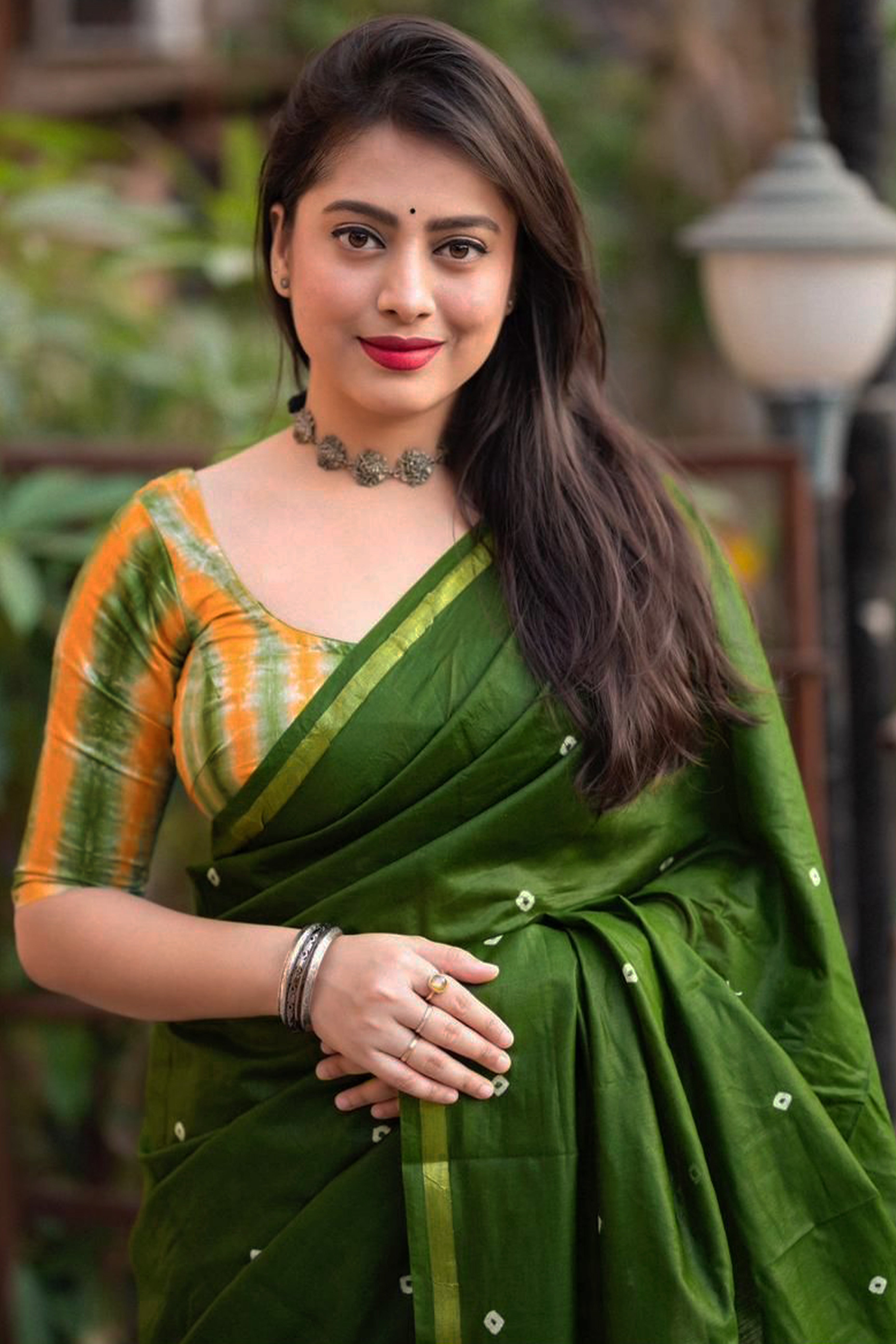 Green Linen Cotton Saree Adorned with Vibrant Bandhani Prints and Breezy Texture