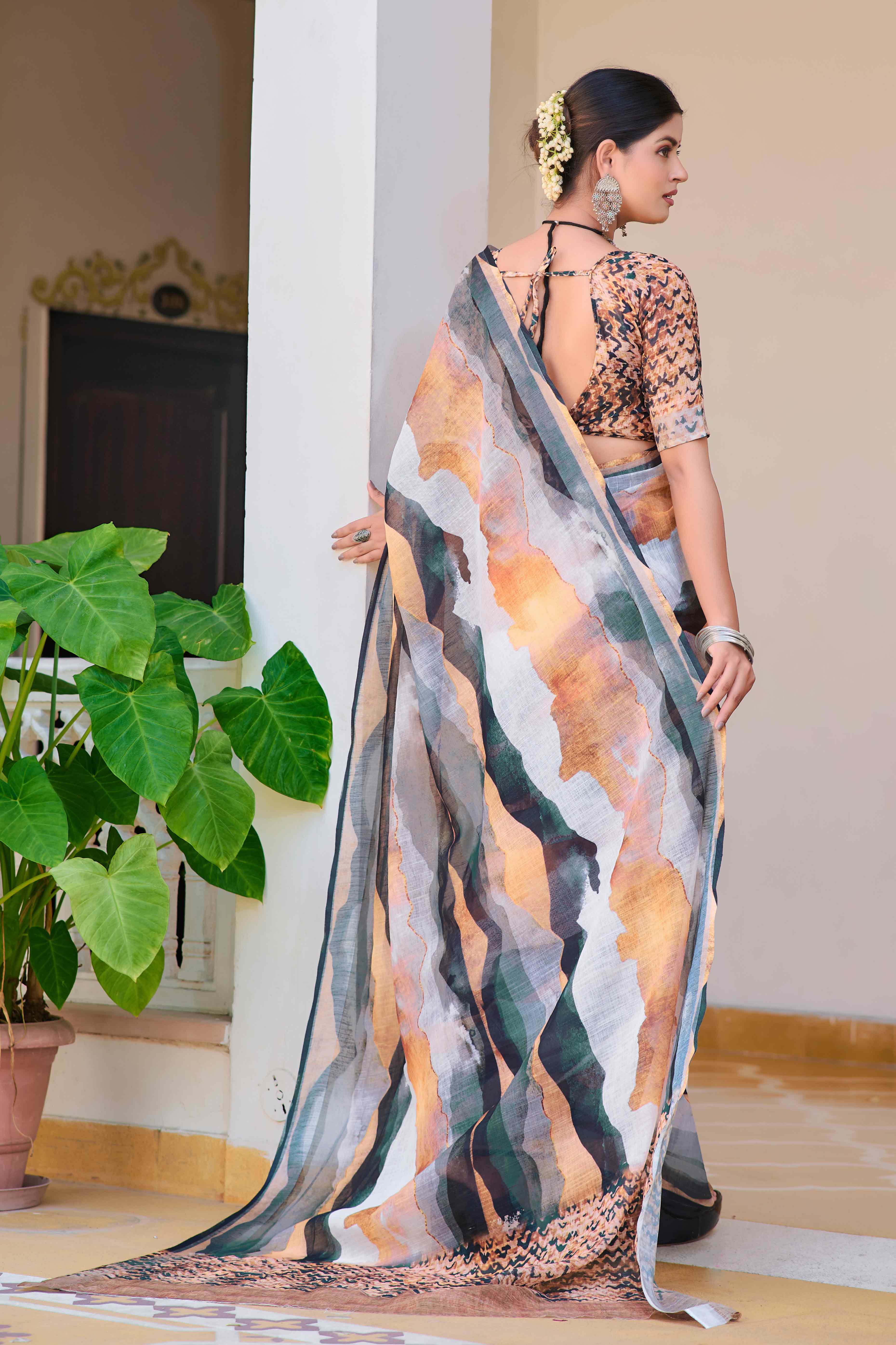 Green & Black Abstract Printed Linen Saree