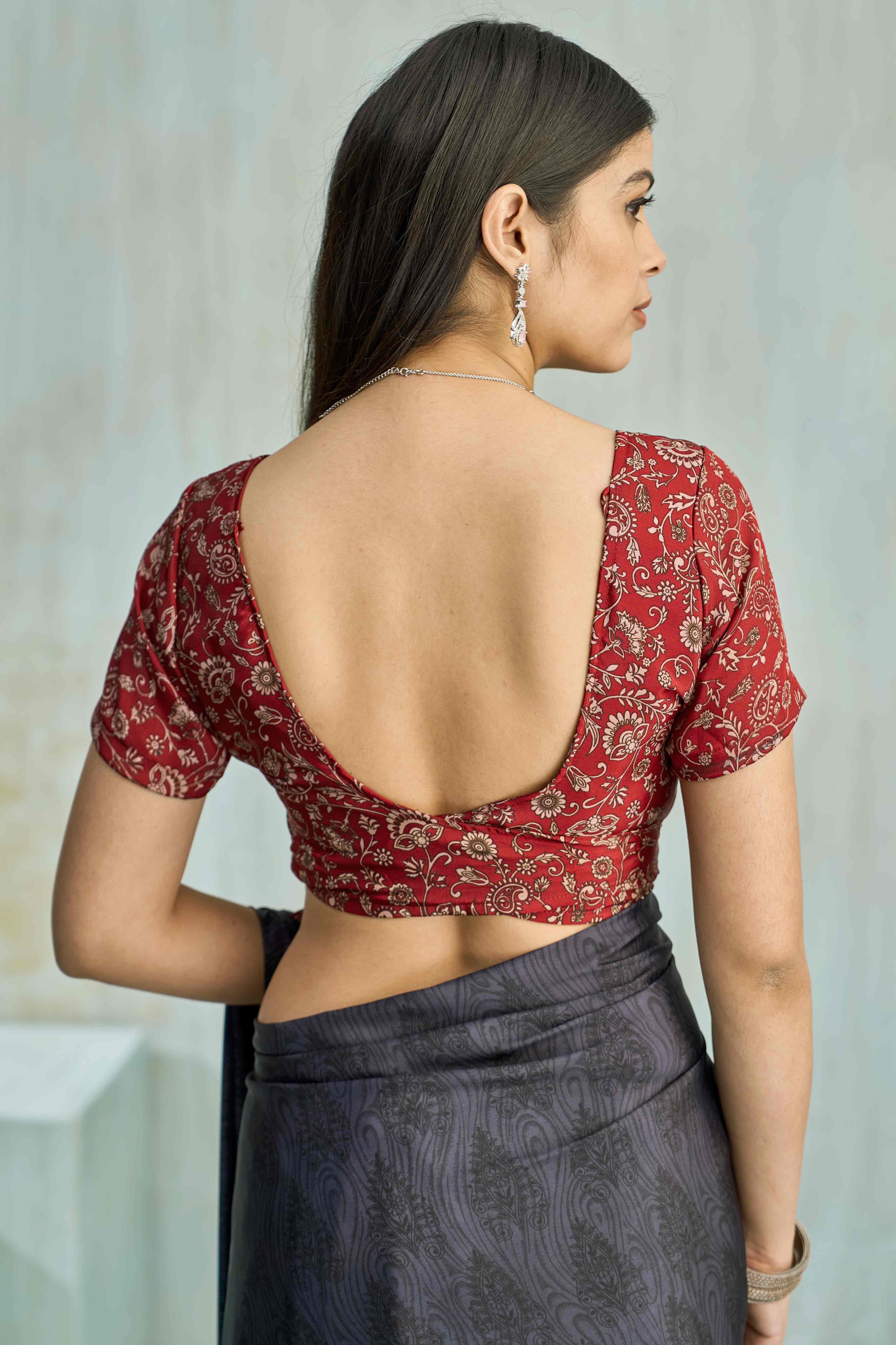 Dark Grey Crepe Silk Saree Featuring Delicate Floral Print Work