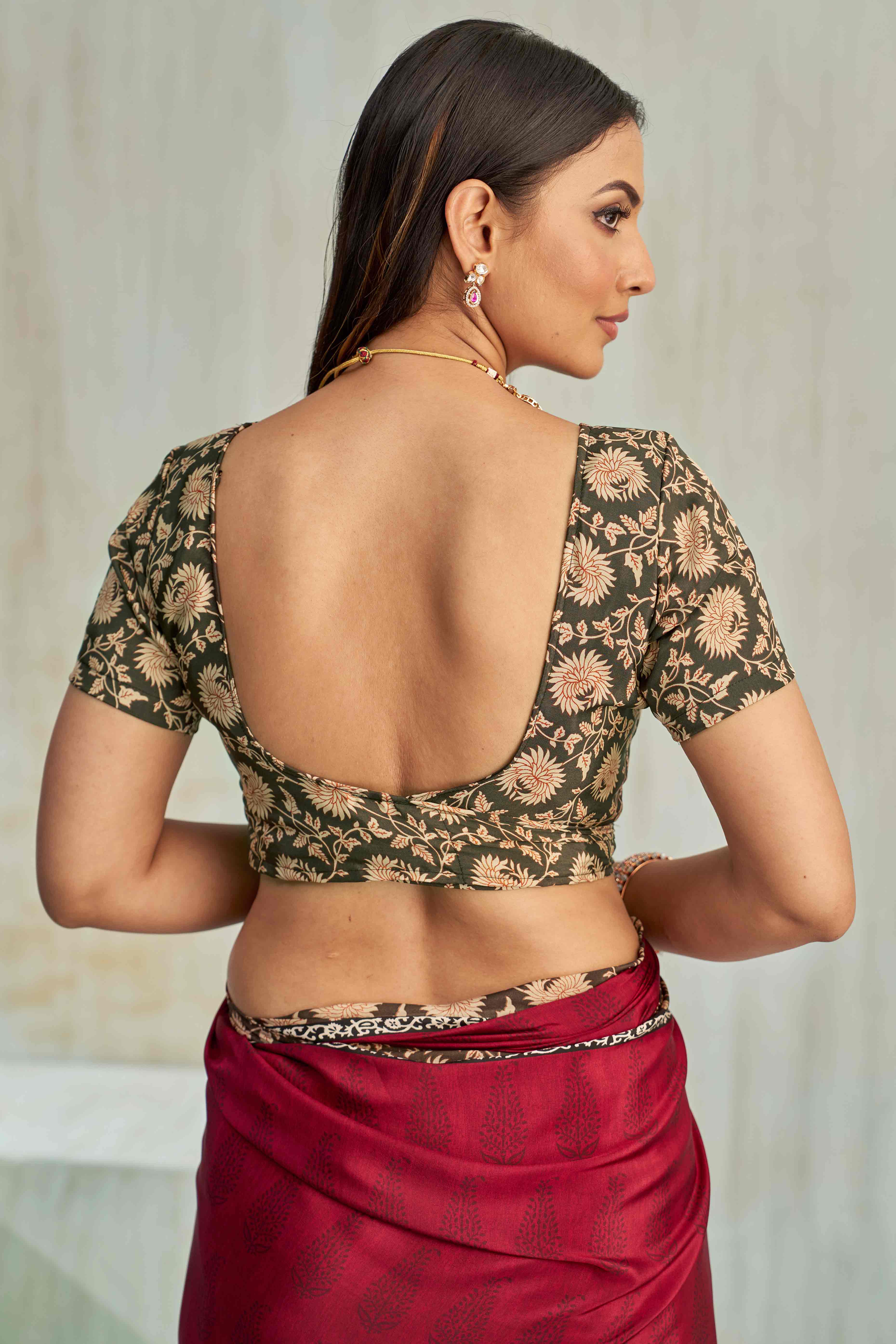 Maroon Crepe Silk Saree Featuring Delicate Floral Print Work