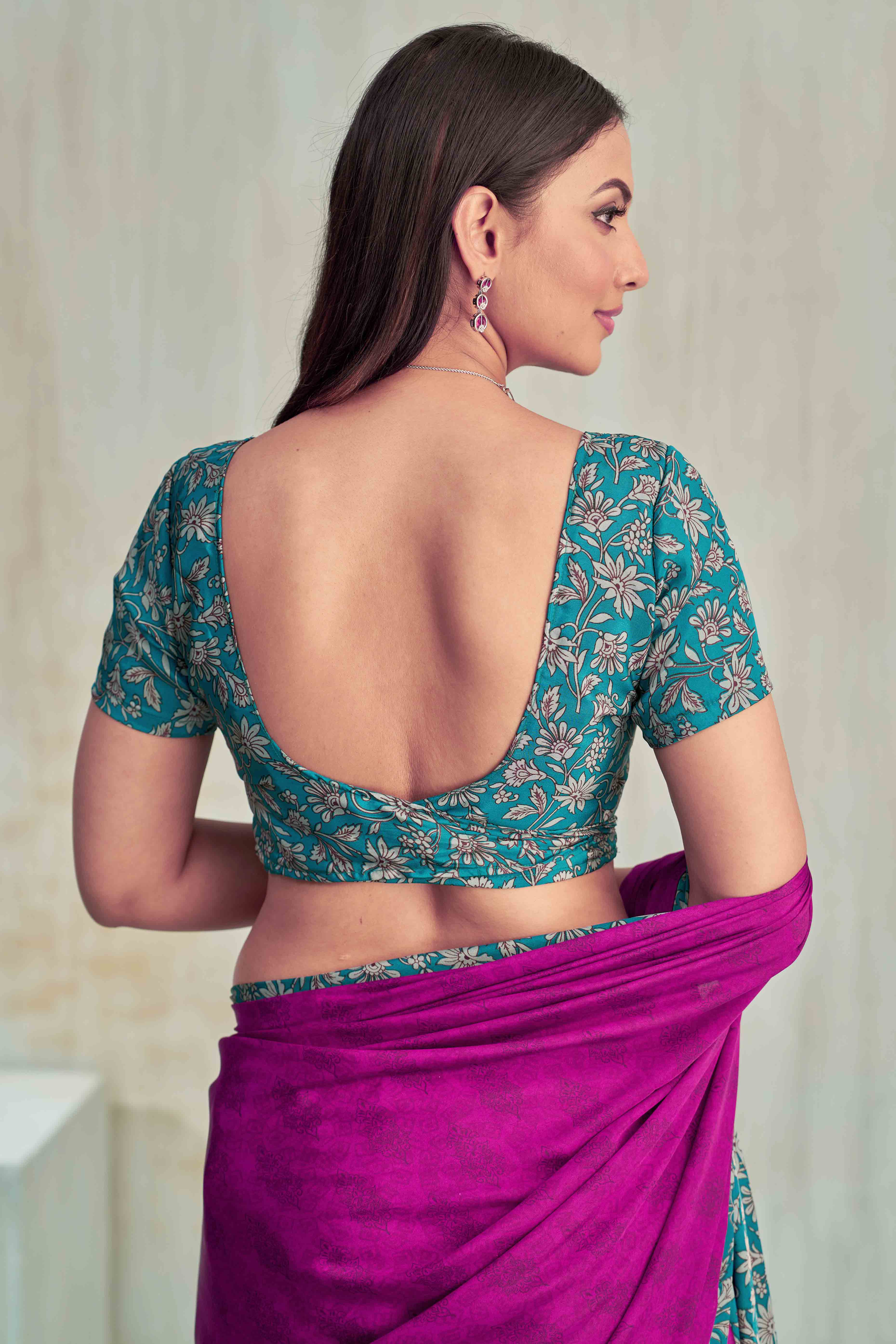 Magenta Crepe Silk Saree Featuring Delicate Floral Print Work