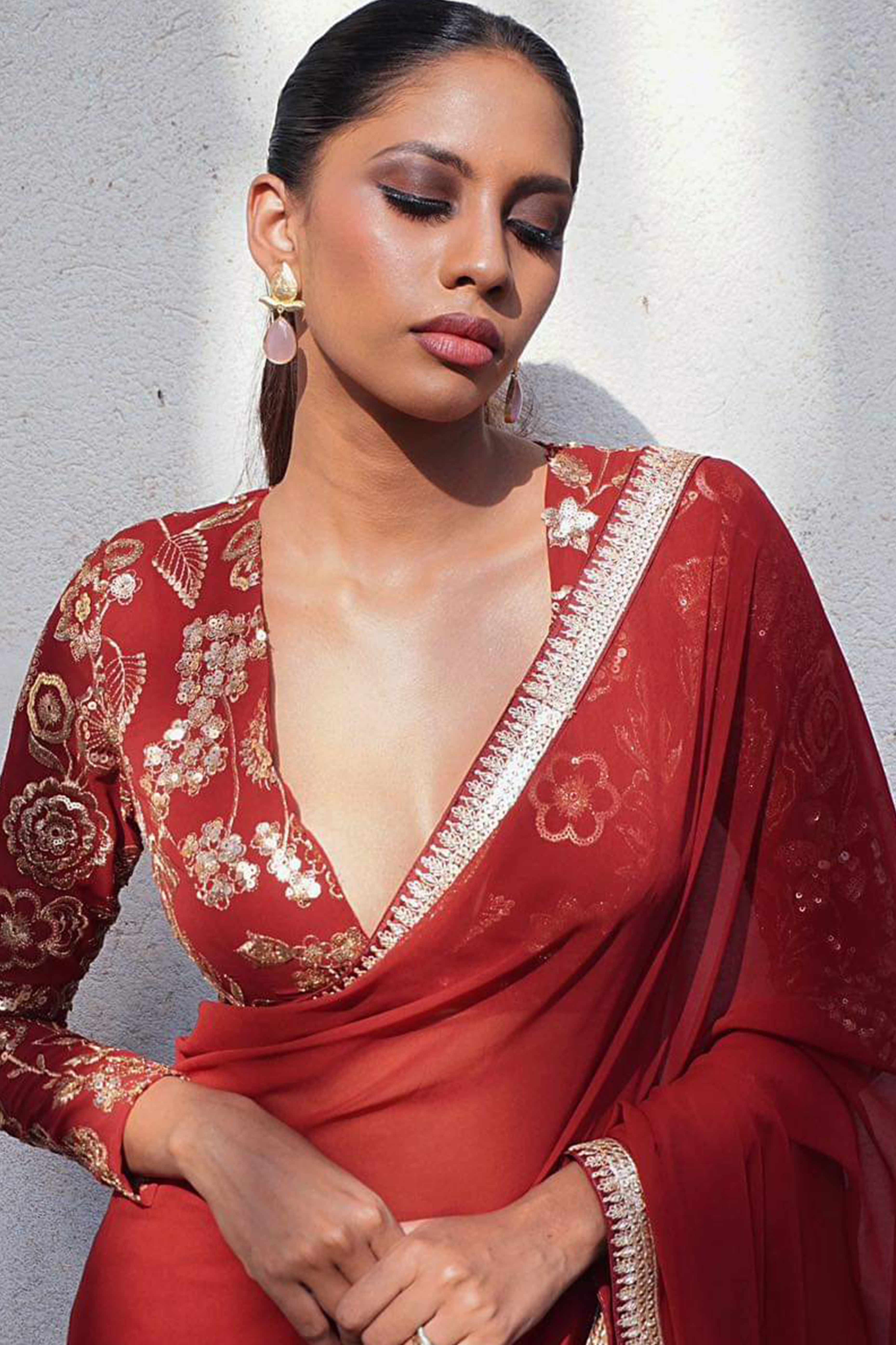 Bold Red Solid Pattern Georgette Saree with Embellished Lace Trim