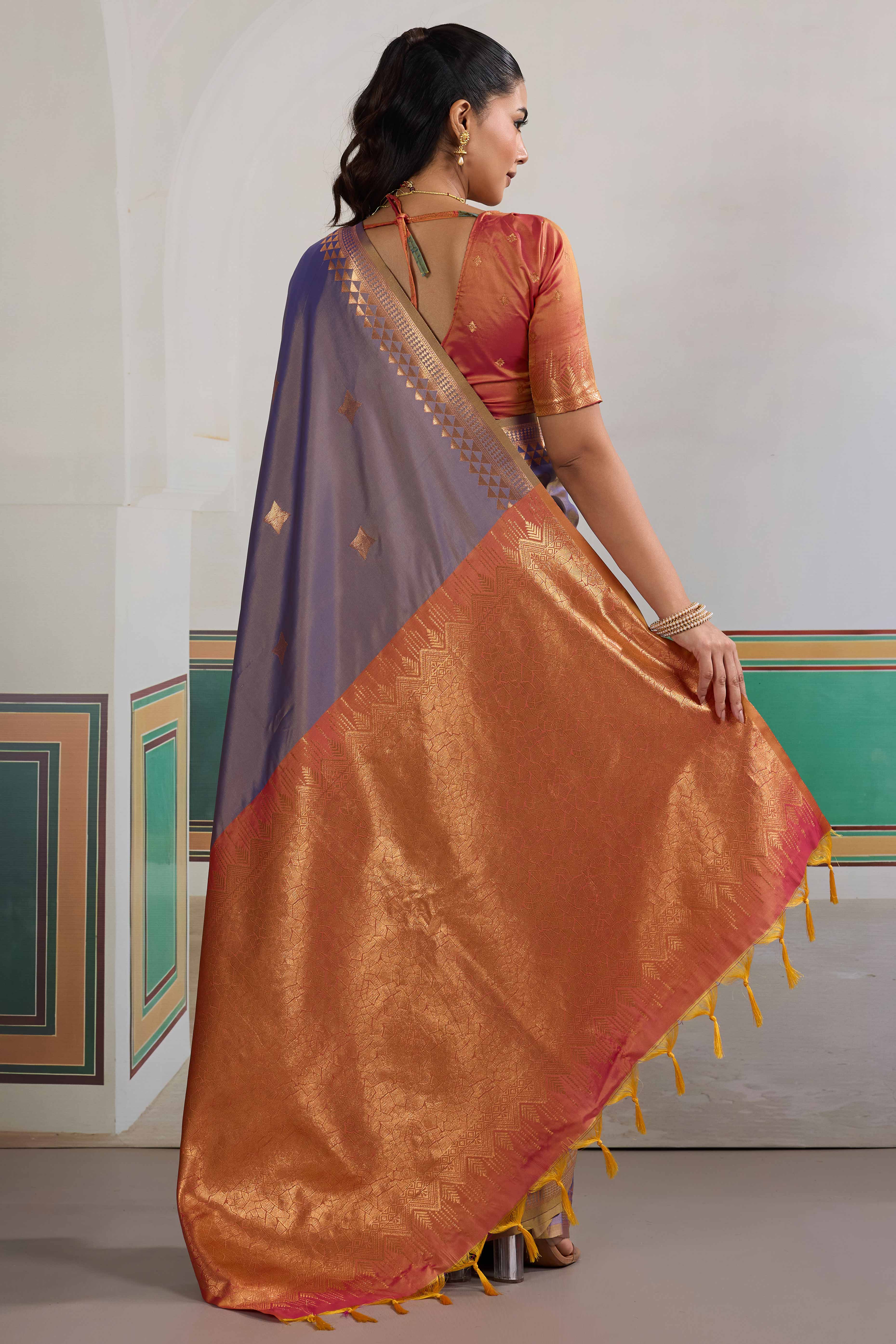Traditional Lavender Pure Silk Saree Featuring Elephant Motif Zari Weaving & Tassel Pallu