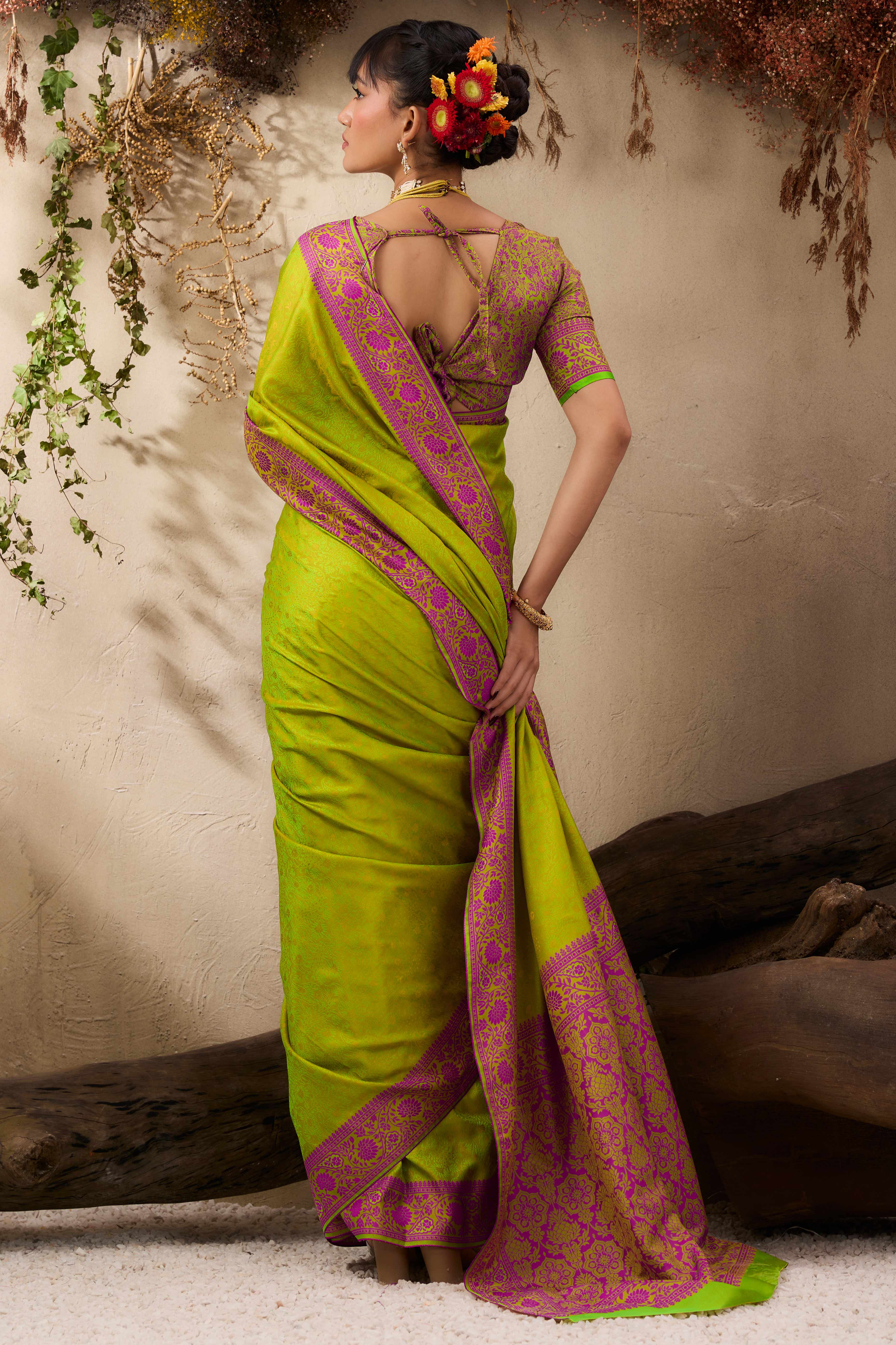 Green Pure Silk Kanjivaram Handloom Saree Enhanced with Zari Woven Patterns