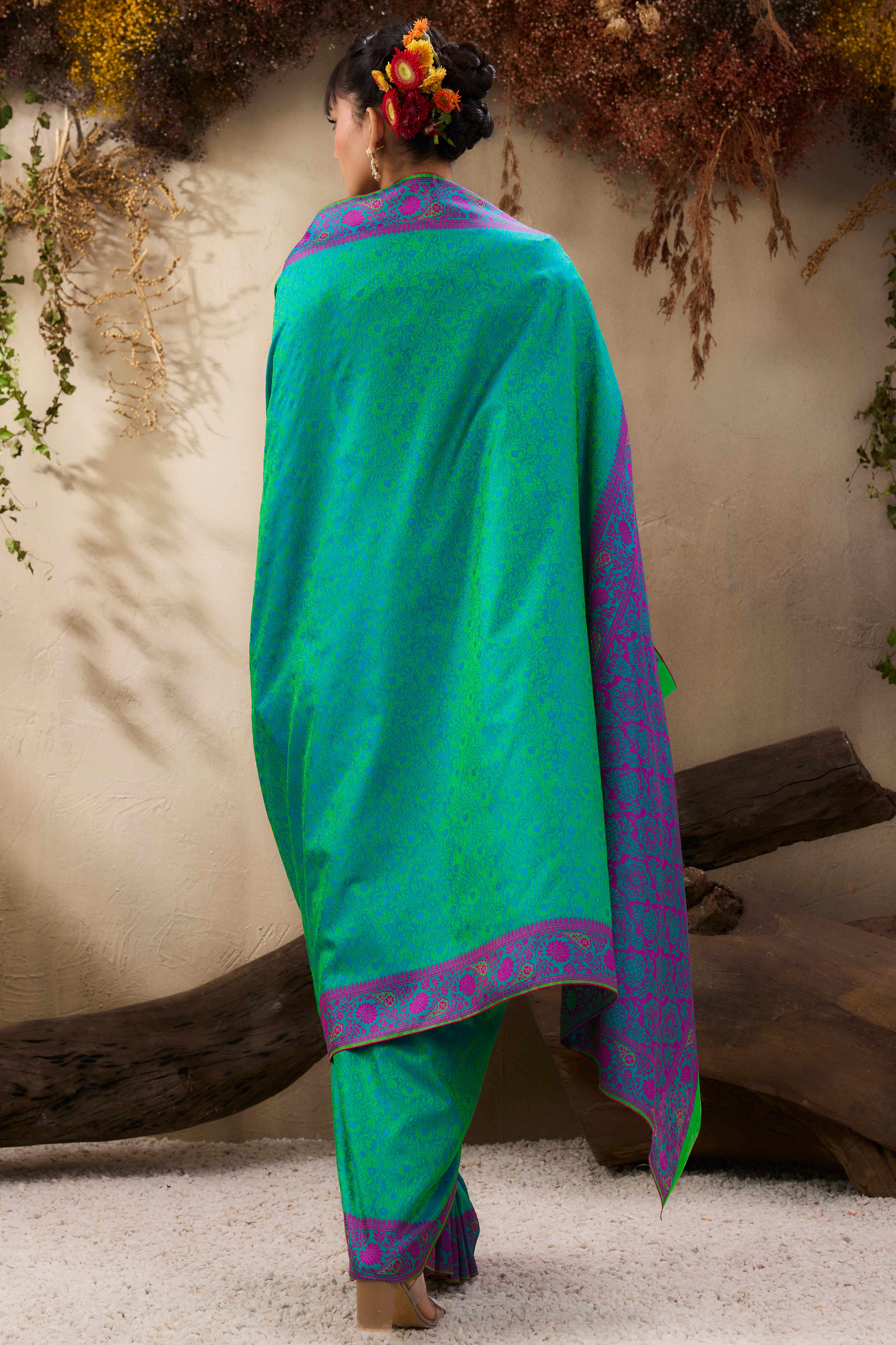 Turquoise Pure Silk Kanjivaram Handloom Saree Enhanced with Zari Woven Patterns