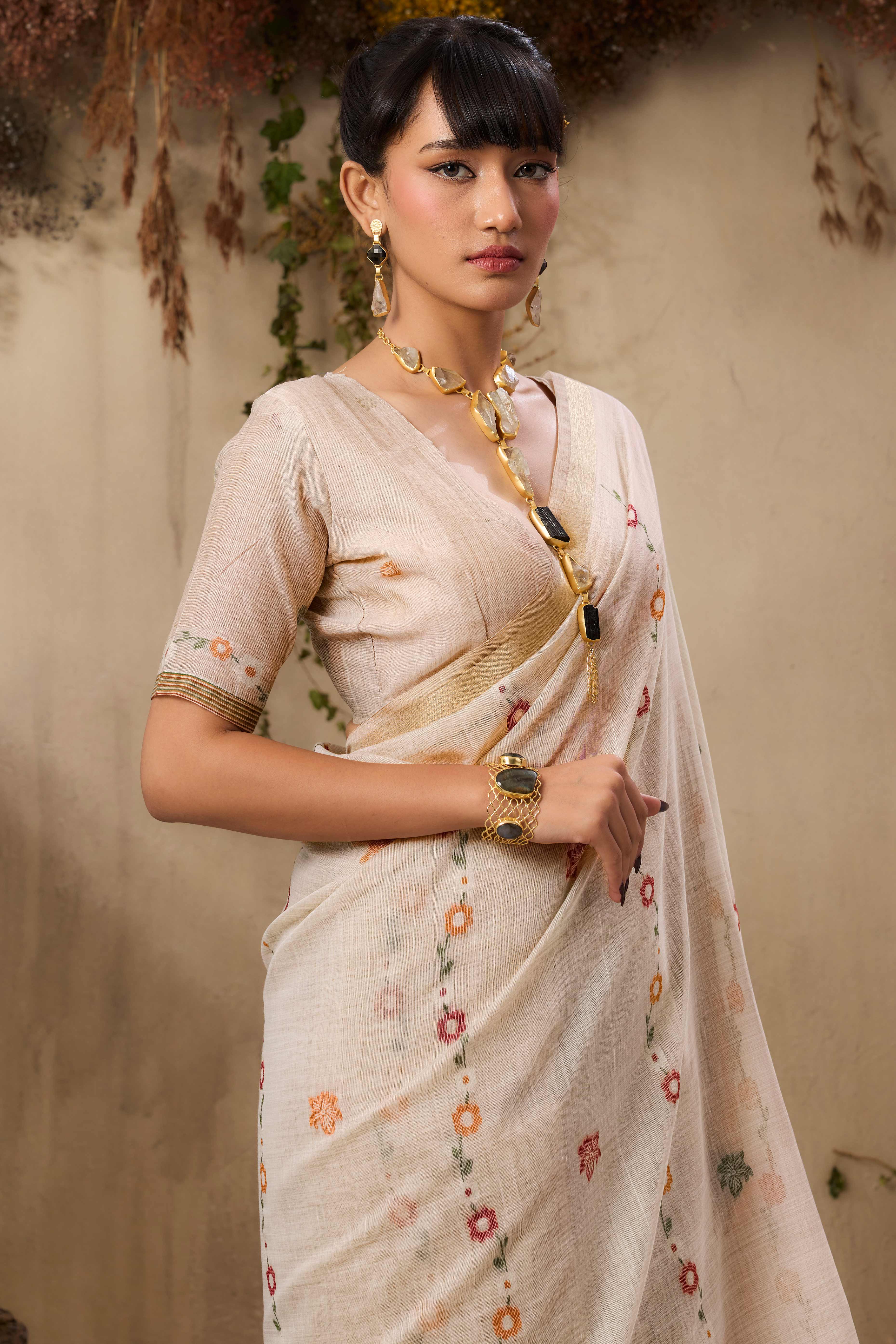 Cream Traditional Handloom Saree in Munga Cotton Blend with Floral Woven Motifs