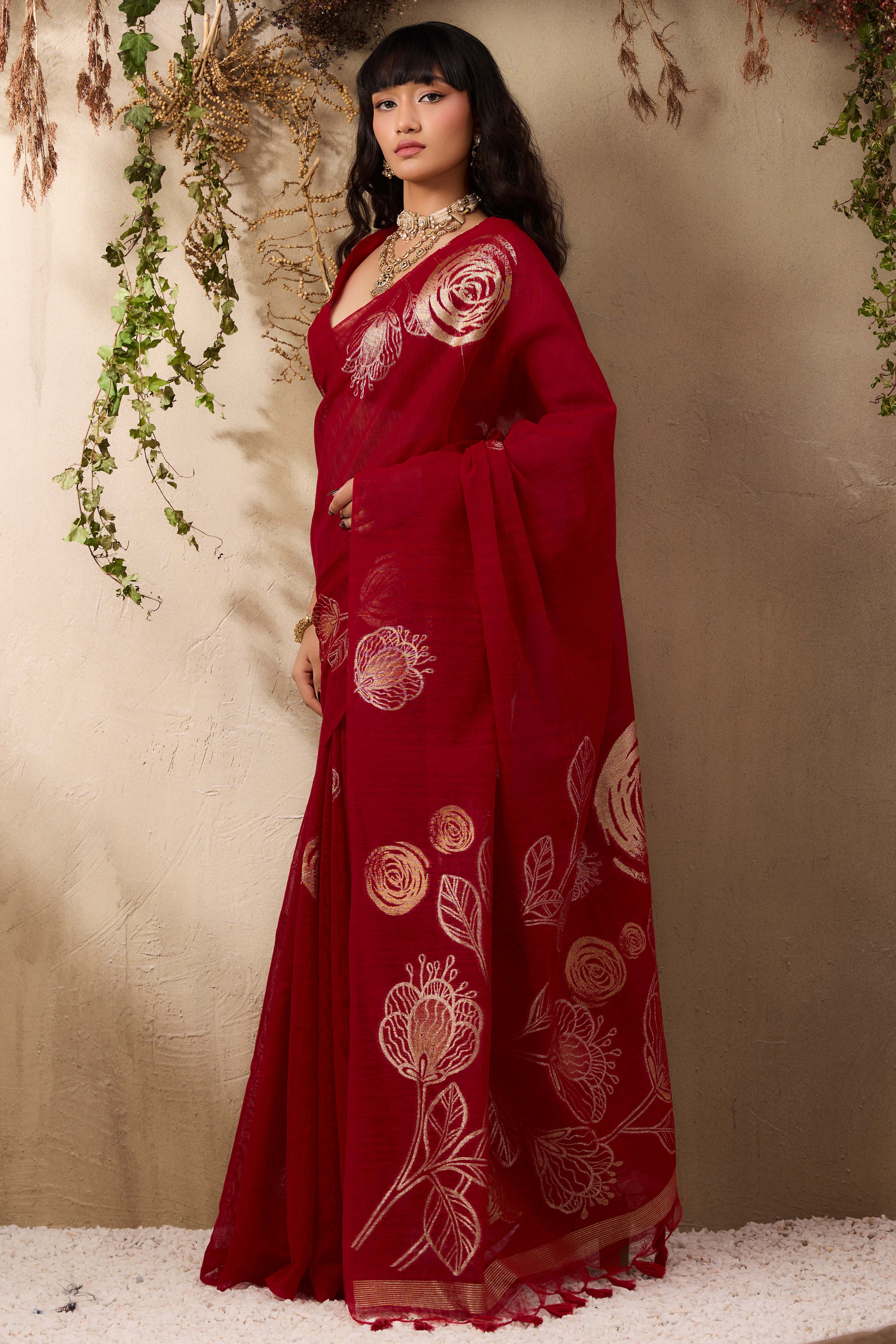 Red Heritage Munga Art Silk Saree Highlighted with Fine Zari Weaving