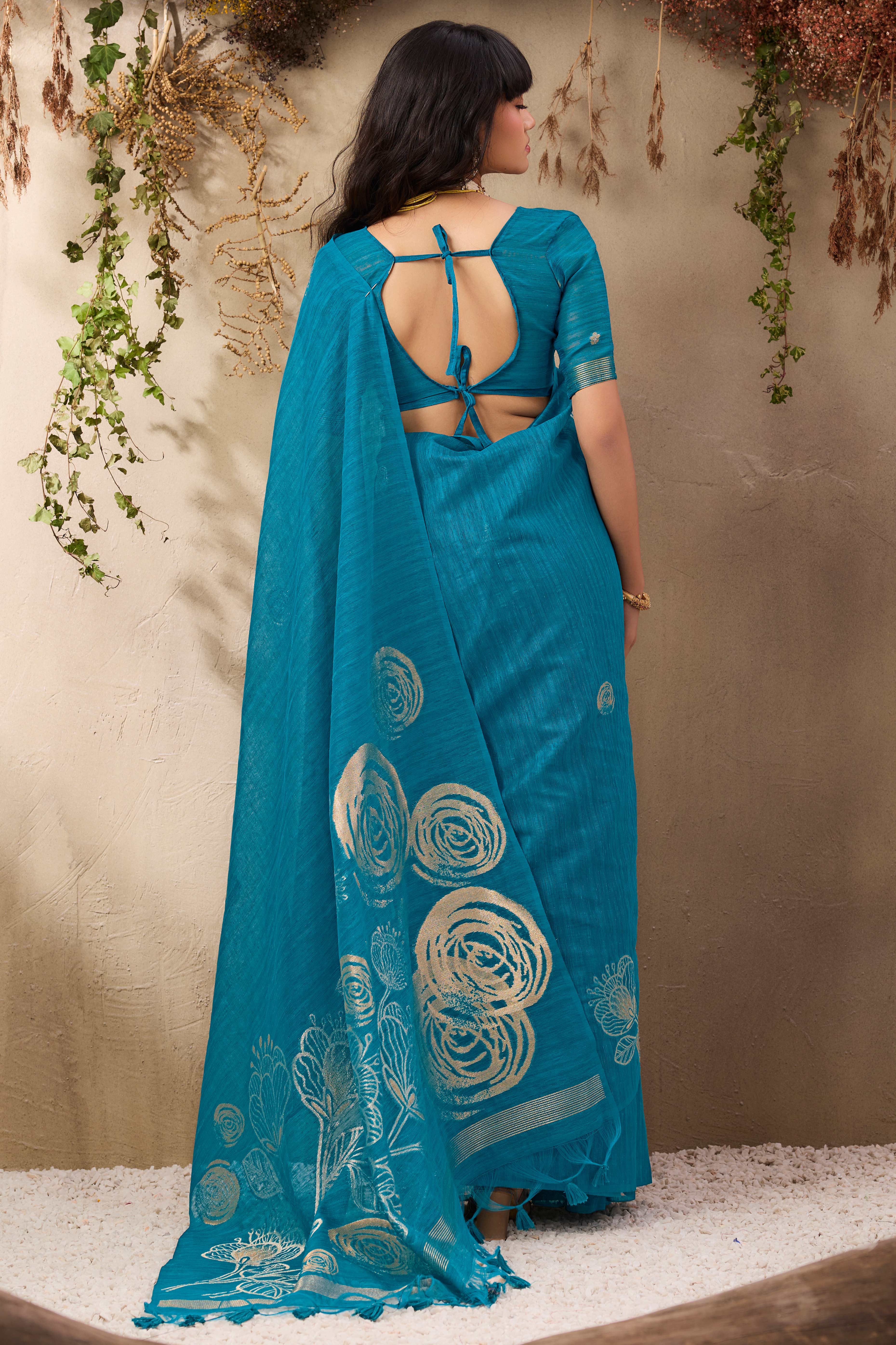 Teal Heritage Munga Art Silk Saree Highlighted with Fine Zari Weaving