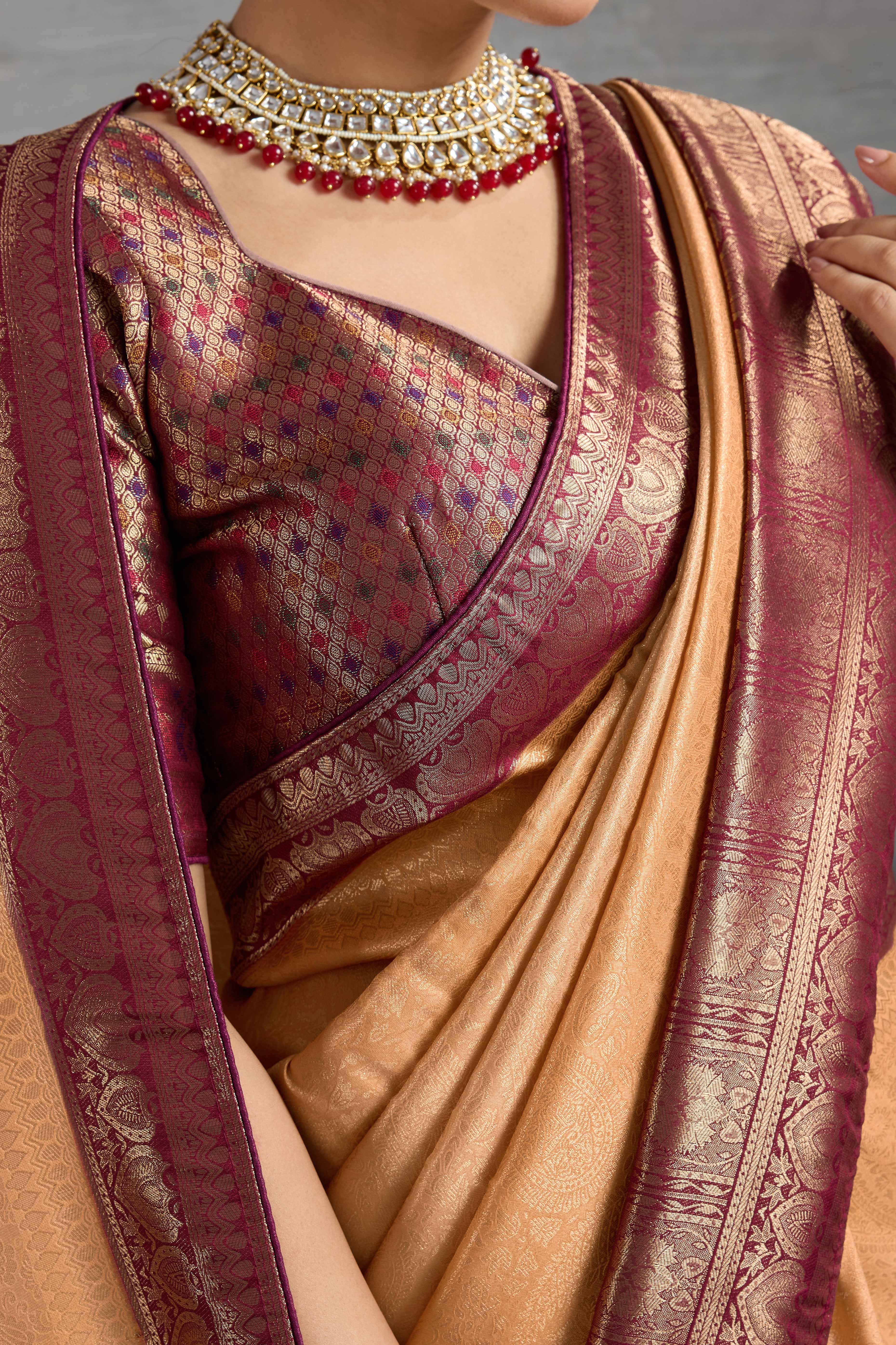 Peach Kanjivaram Silk Saree In Kadiyal Style Zari Weaving With Ornate Meenakari Pallu