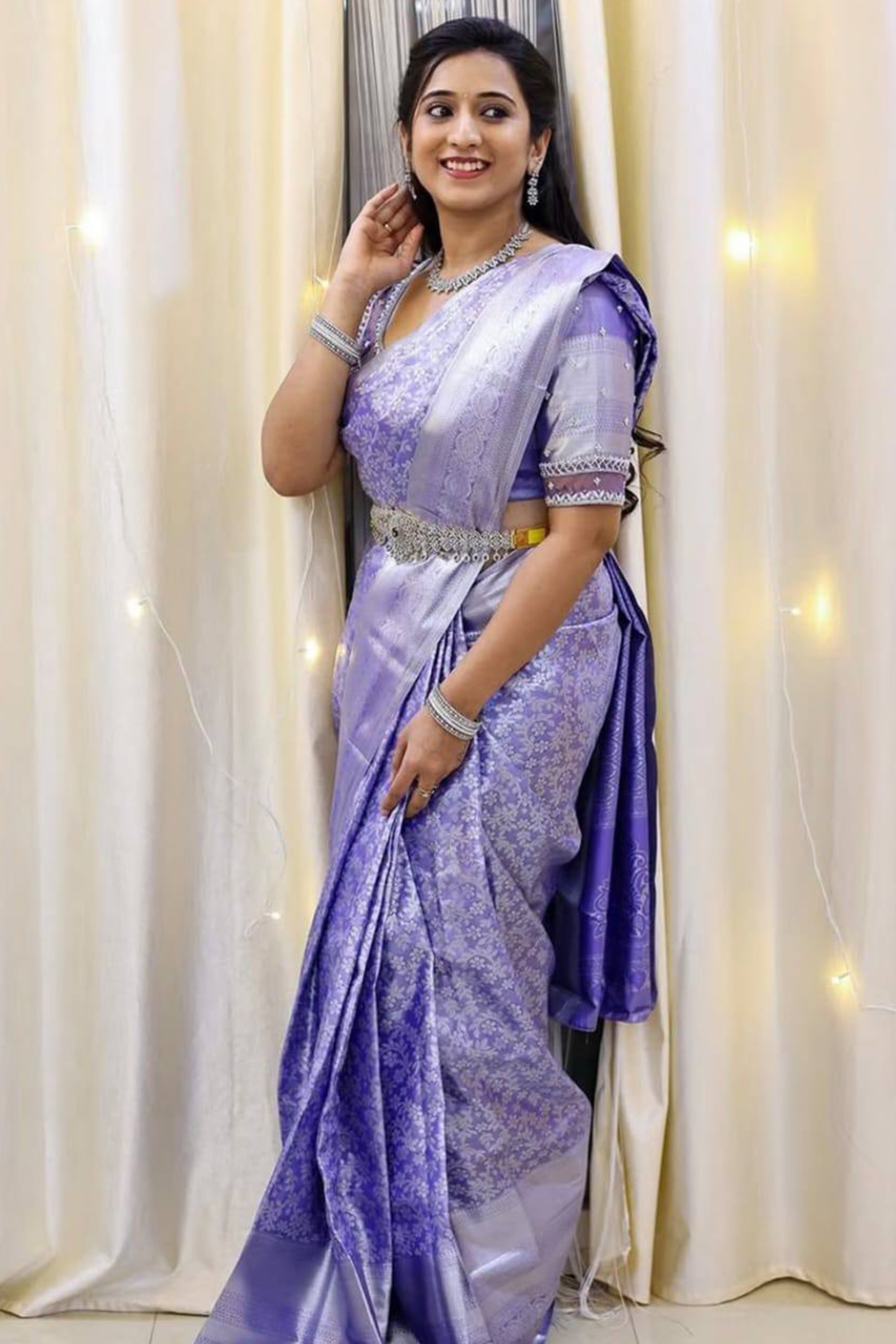 Lavender Pure Silk Banarasi Saree with Detailed Zari Borders and Woven Motifs