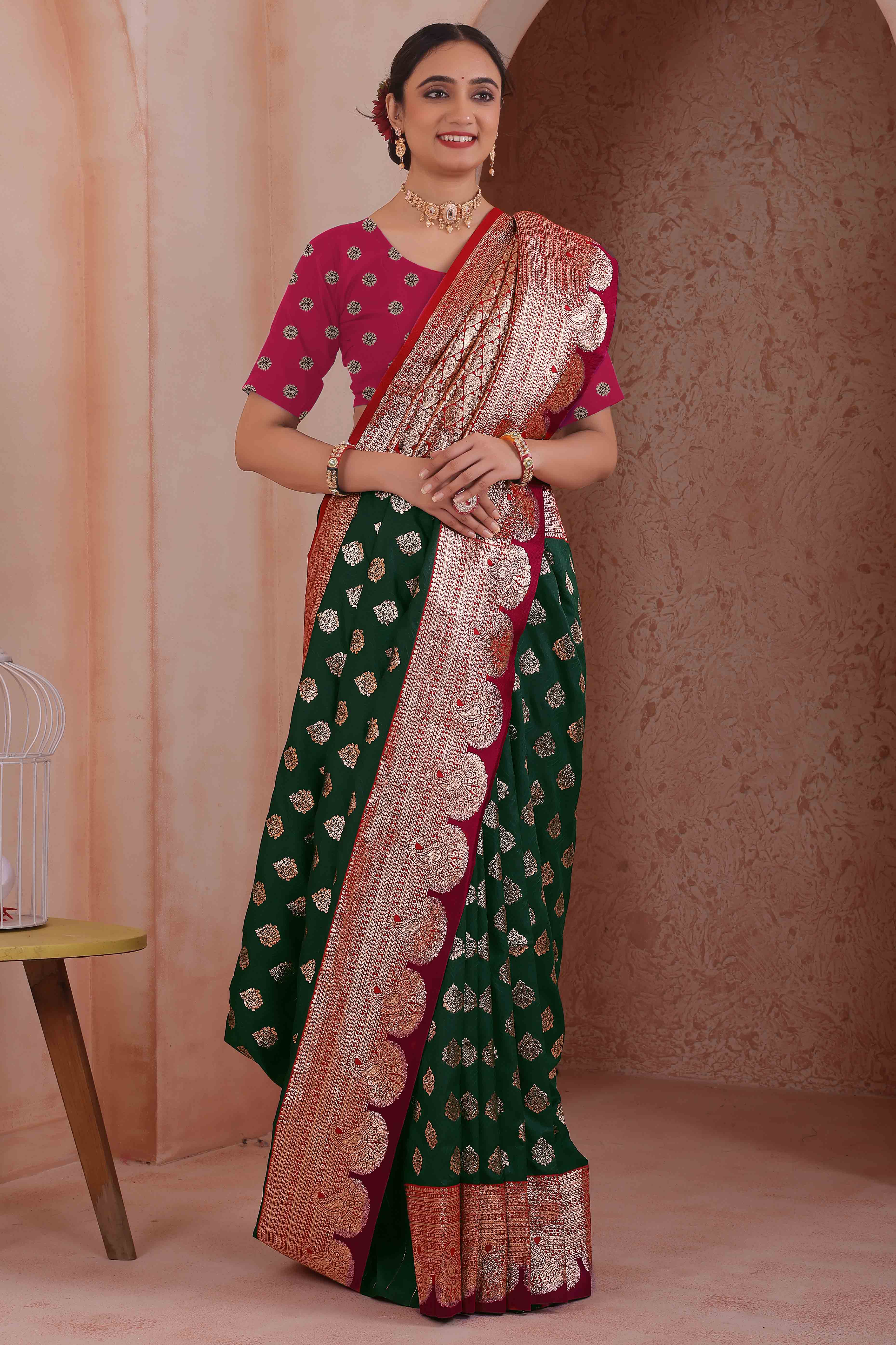 Dazzling Zari Woven Green Art Silk Saree Accented With A Heritage Banarasi Pallu