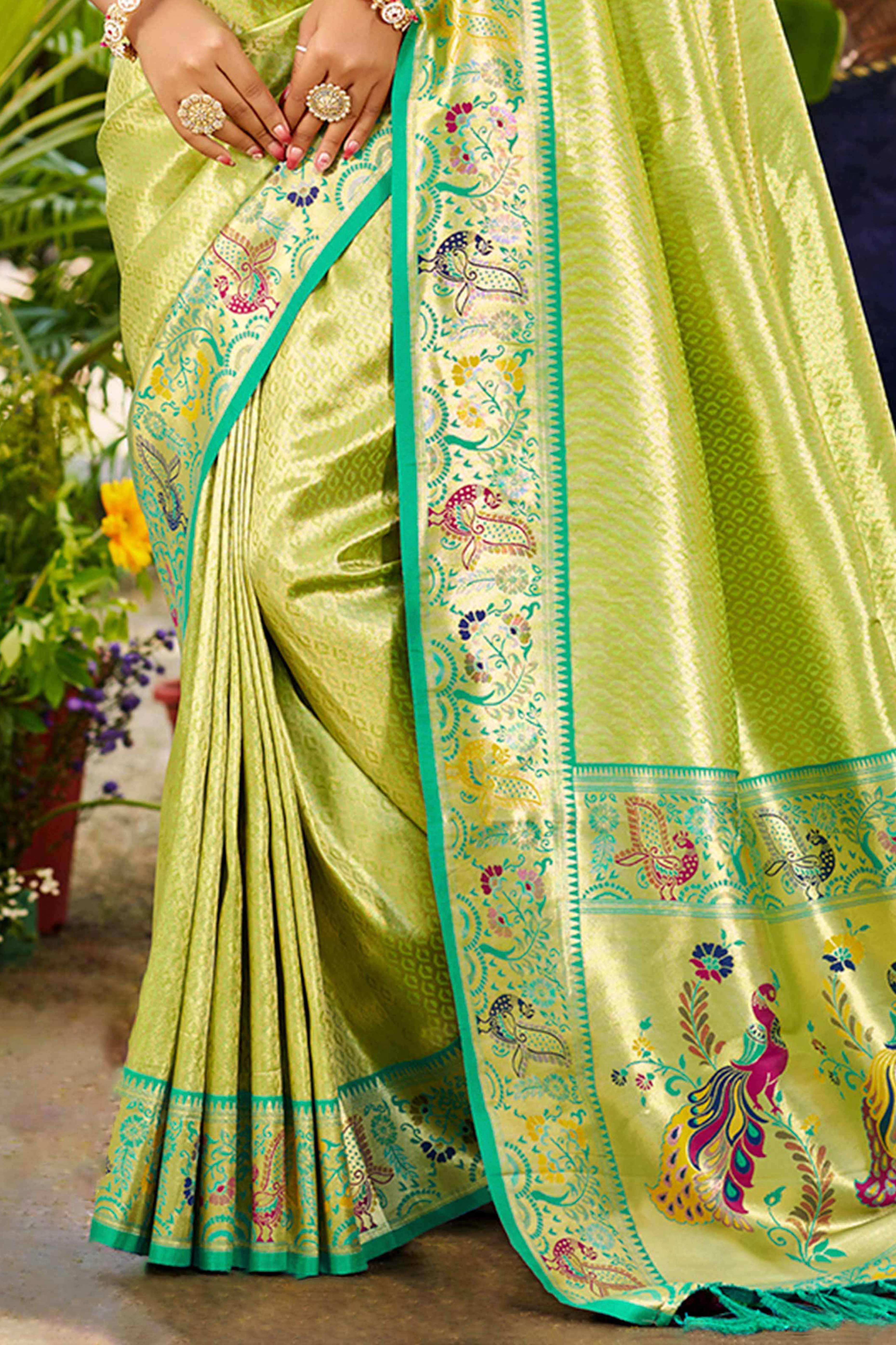Graceful Green Silk Blend Saree Adorned With Intricate Zari Weave & Peacock Motif Pallu