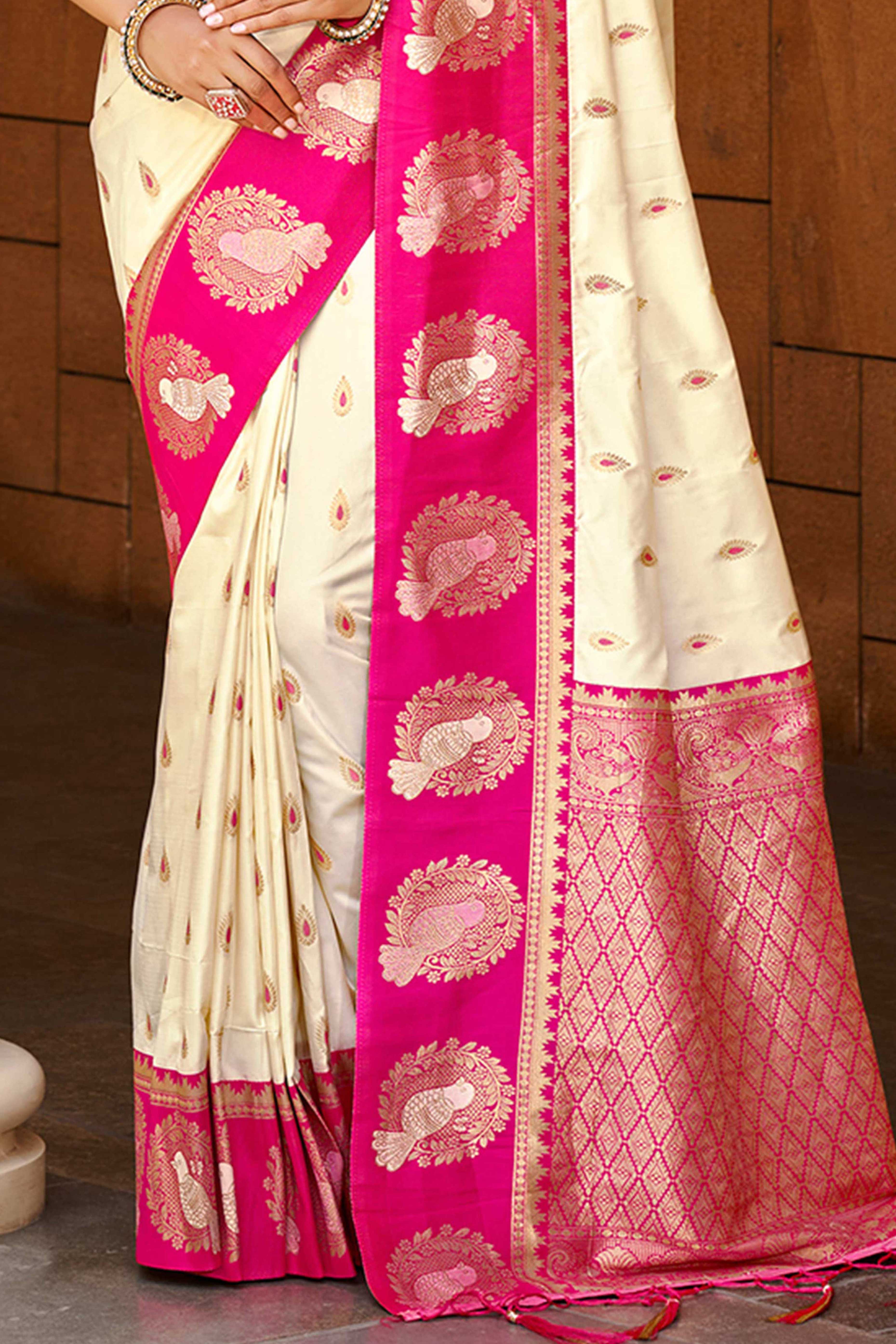 Stunning Offwhite Floral Weaving Silk Blend Saree With Birds Design Border & Tassel Pallu