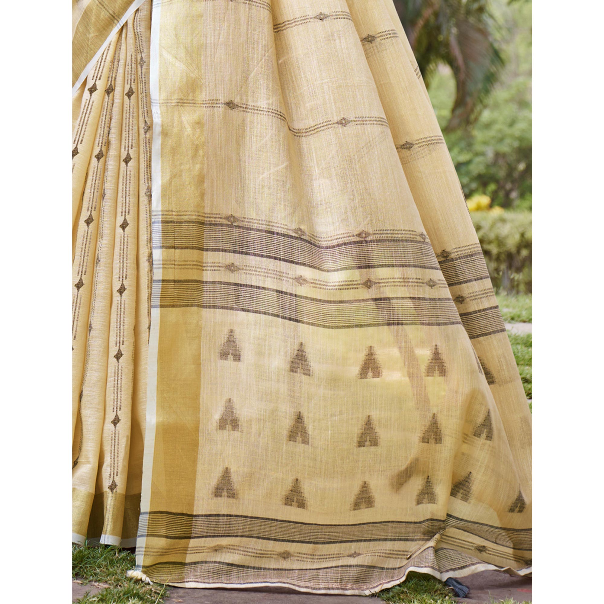 Cream Woven Cotton Blend Saree With Tassels