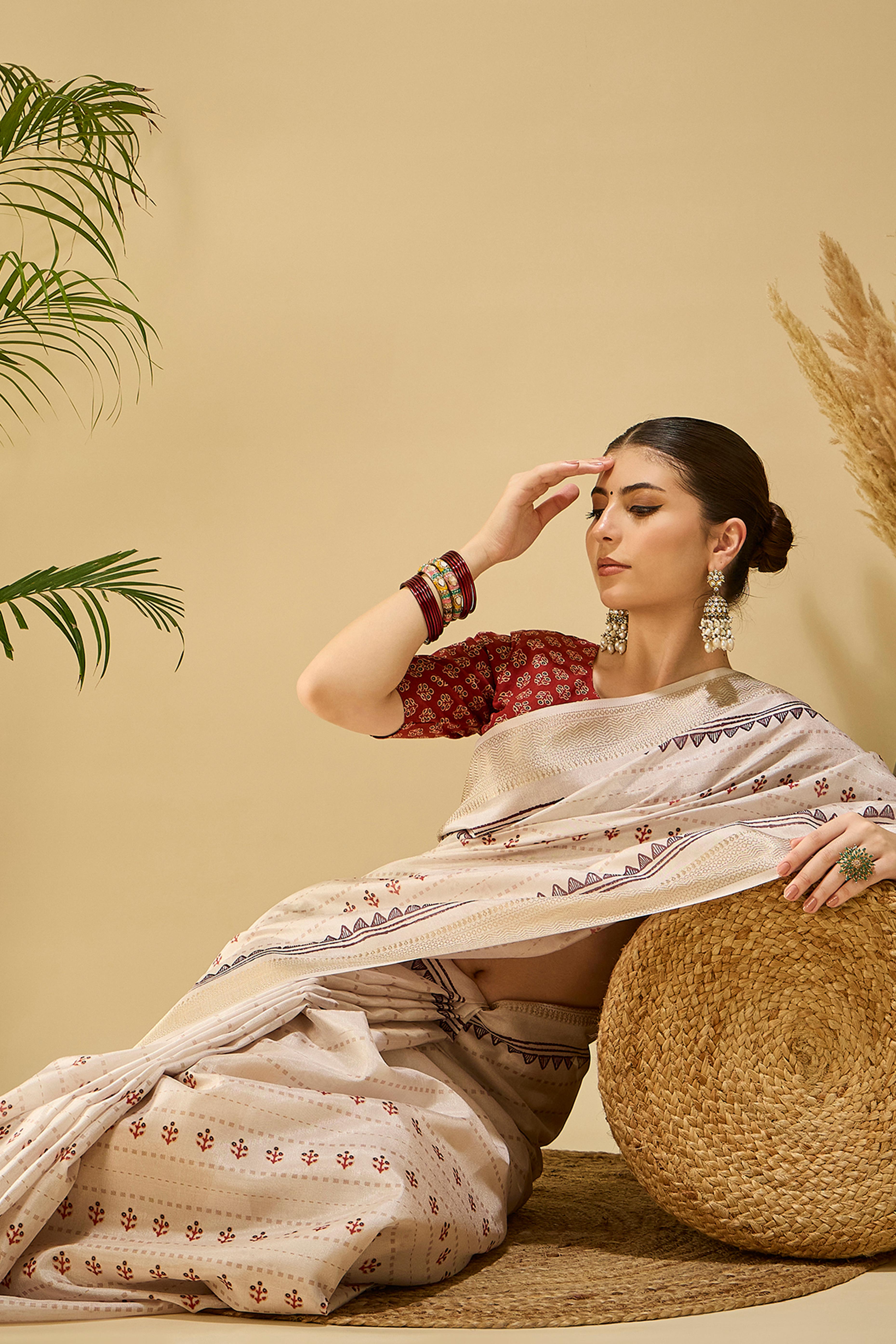 Charming Cream Floral Print Katki Cotton Silk Saree Featuring Stylish Tassel Pallu