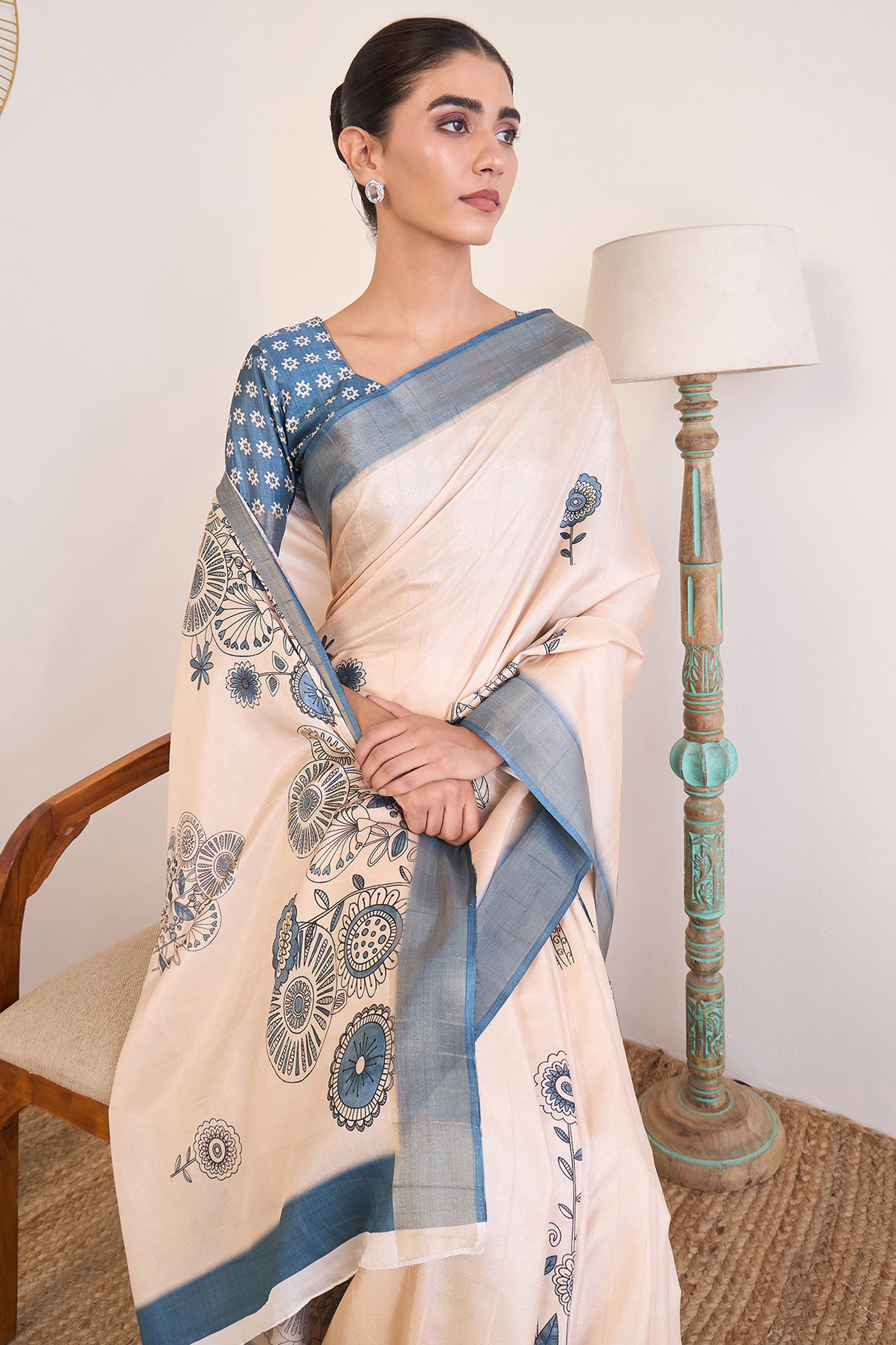 Elegant Greyish Blue Floral Printed Kotha Cotton Silk Saree Reflecting Subtle Sophistication