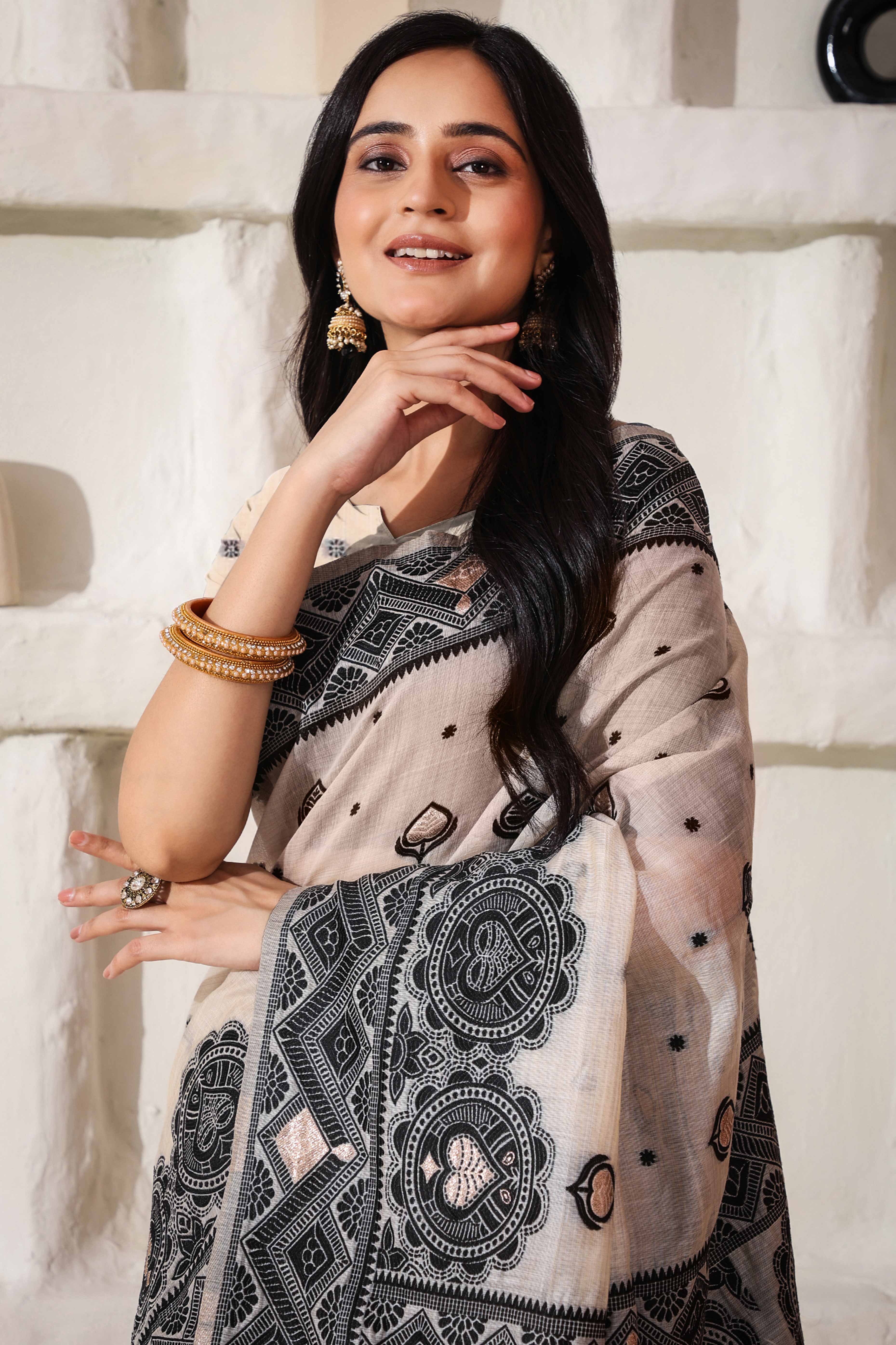 Timeless Cream & Black Saree In Linen Cotton With Rich Zari Weaving And Tassel Pallu