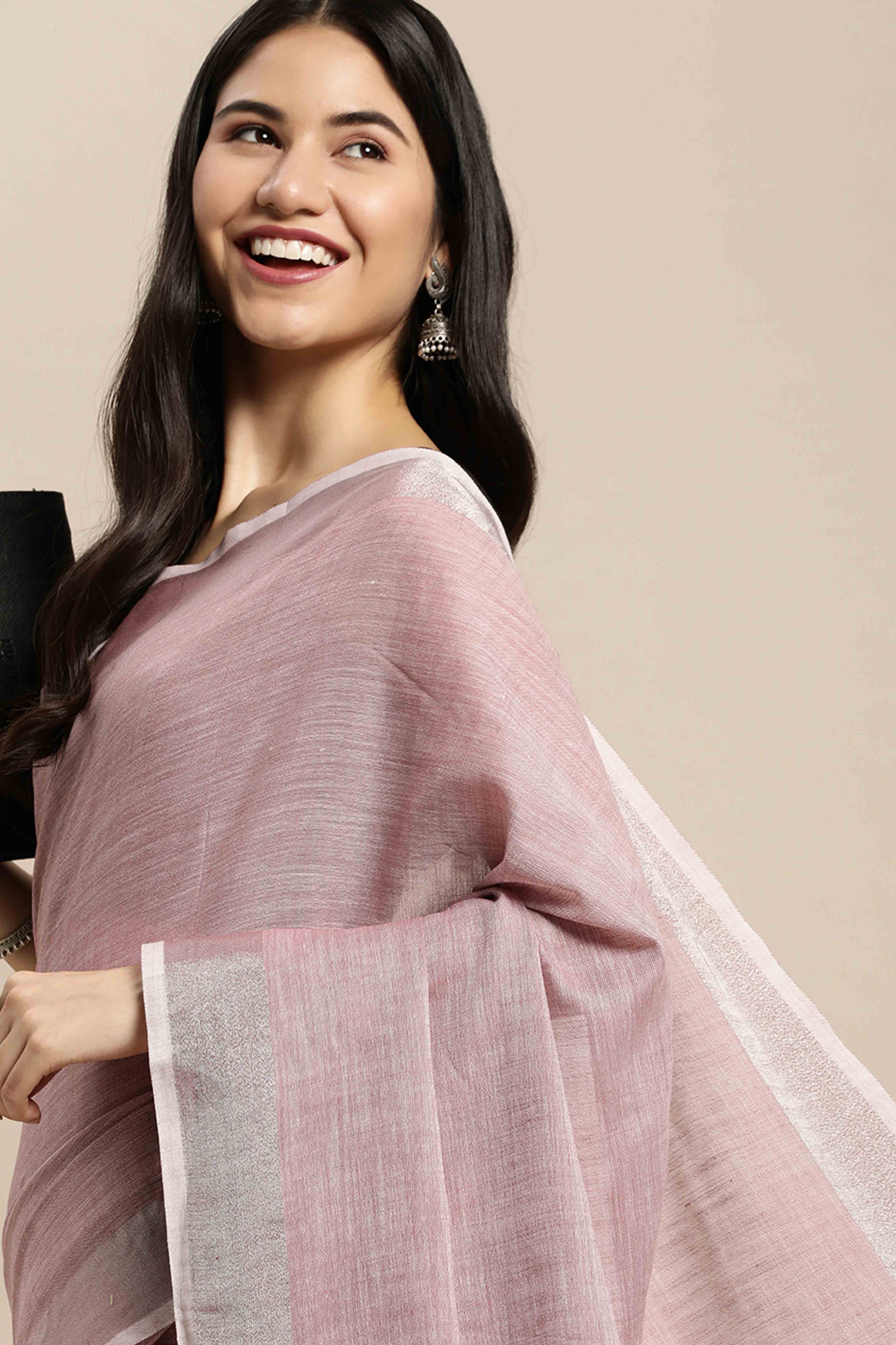 Dusty Mauve Linen Saree Adorned With Silver Zari Weaving Border & Pallu