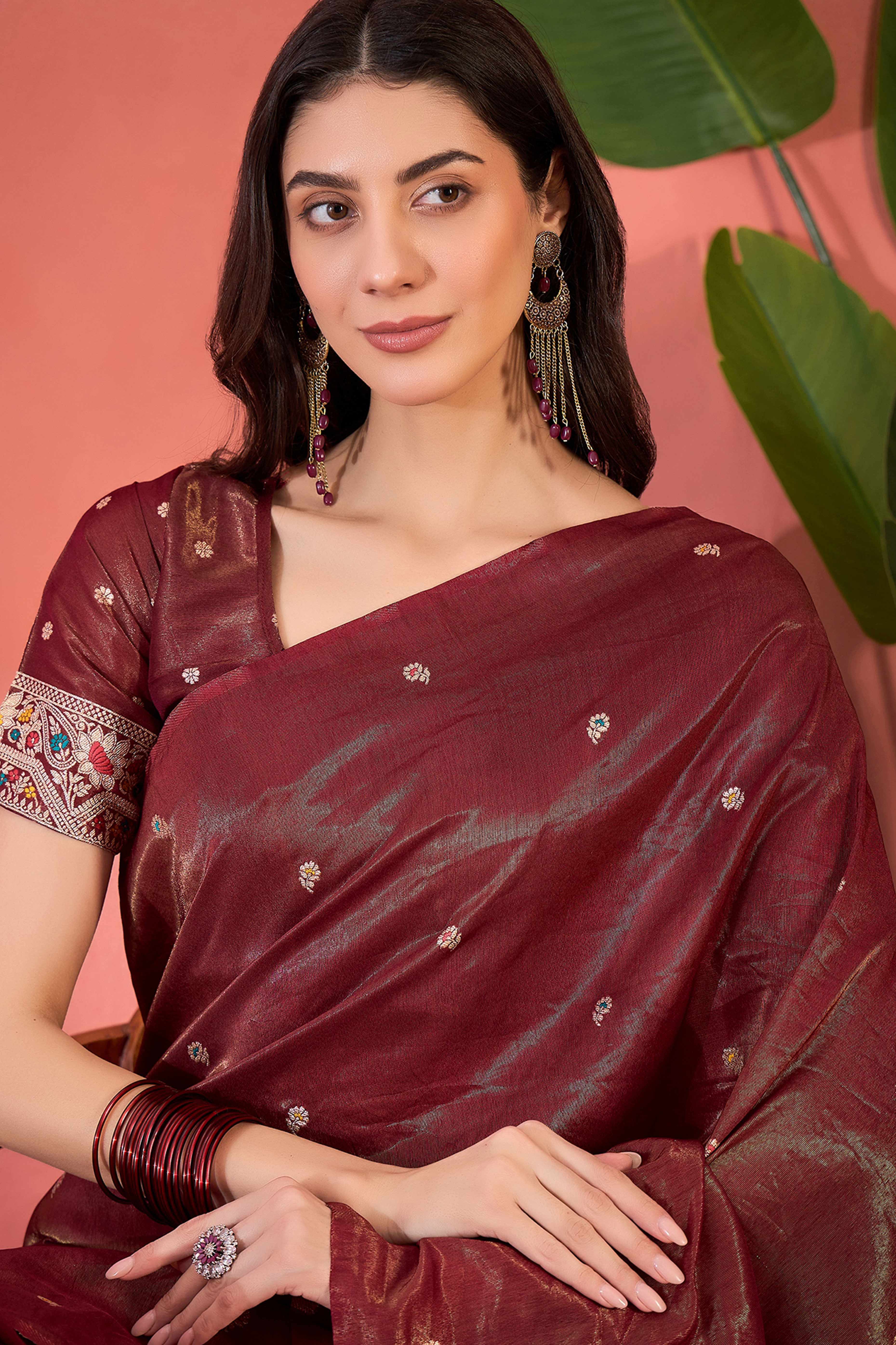 19Floral Zari Woven Maroon Saree In Shimmer Finish With Elegant Tassel Pallu