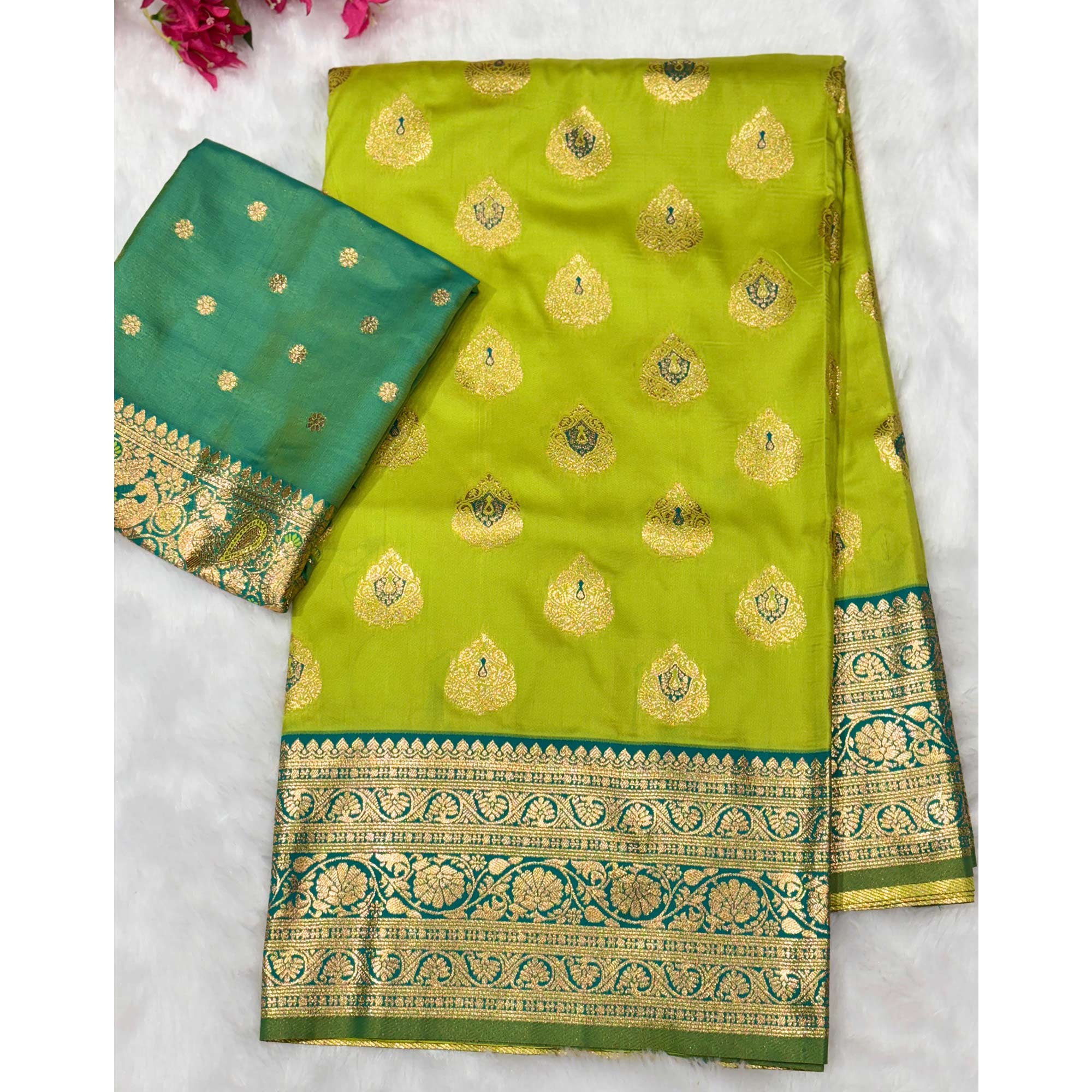 Rich Green Banarasi Look Pure Silk Saree with Zari Butti Weaving