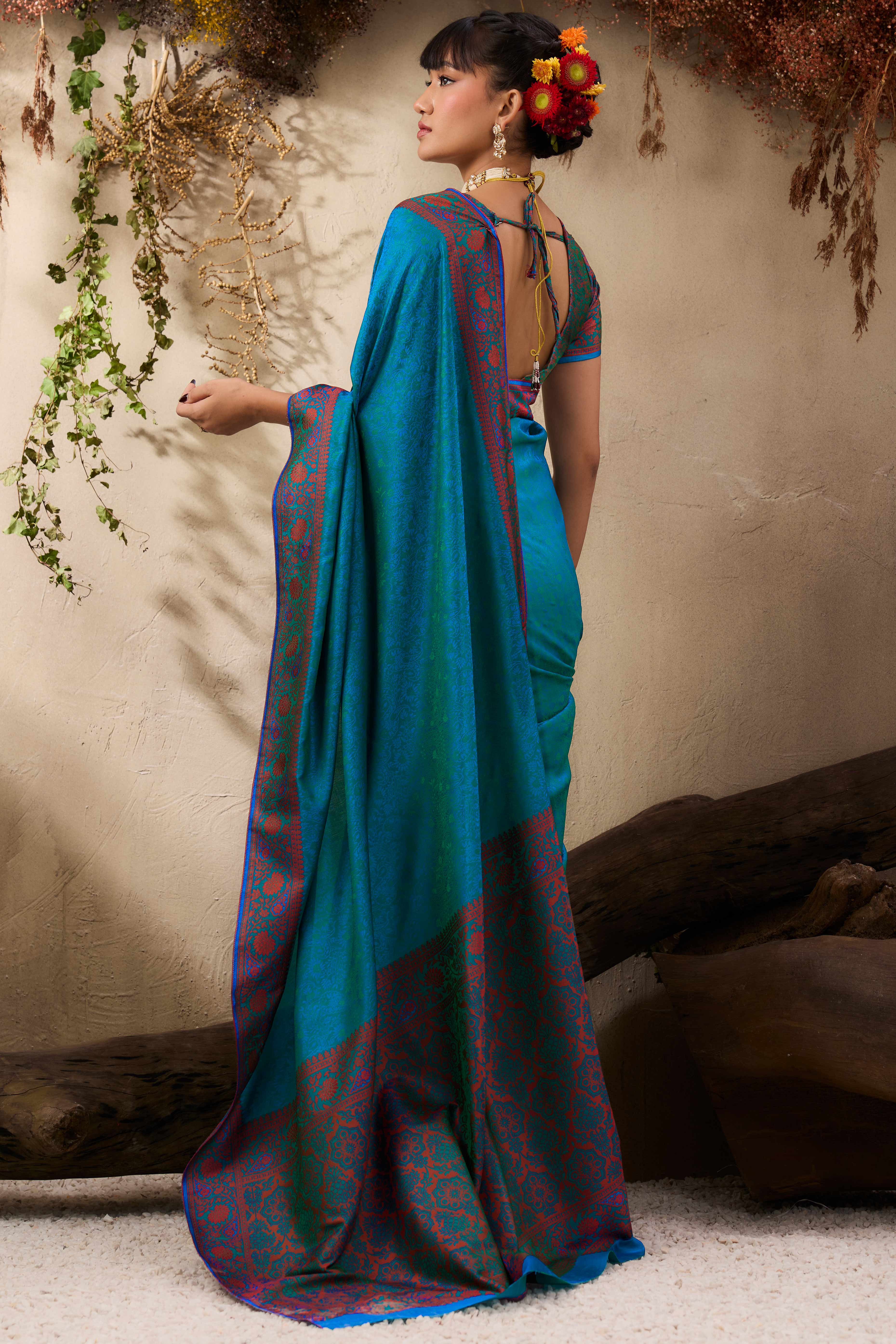 Teal Pure Silk Kanjivaram Handloom Saree Enhanced with Zari Woven Patterns